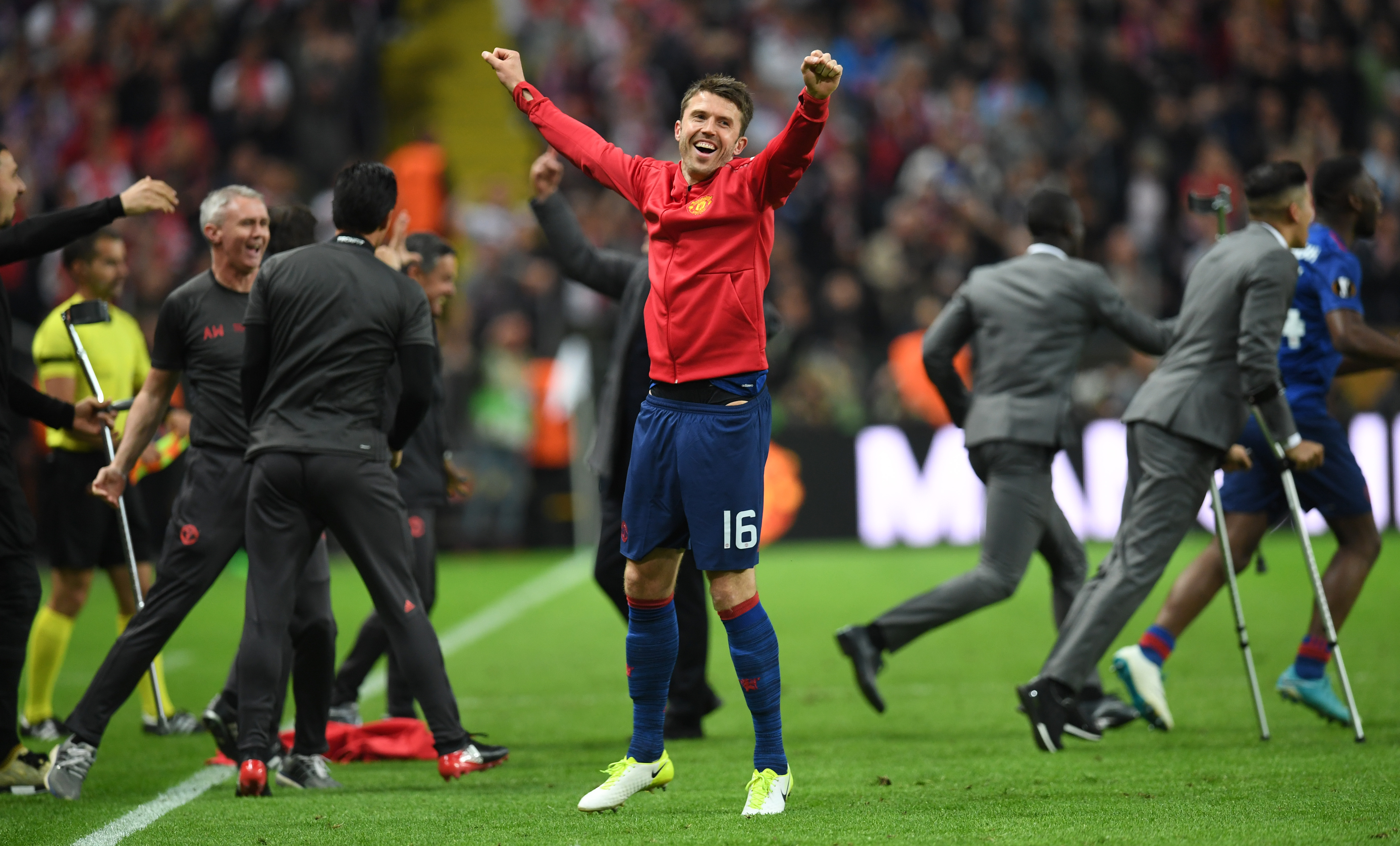 Manchester United's English midfielder Michael Carrick celebrate after the UEFA Europa League final football match Ajax Amsterdam v Manchester United on May 24, 2017 at the Friends Arena in Solna outside Stockholm. / AFP PHOTO / Paul ELLIS        (Photo credit should read PAUL ELLIS/AFP/Getty Images)