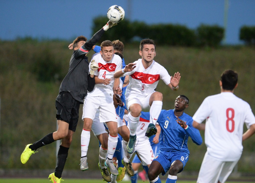 ODERZO, ITALY - OCTOBER 20: Ozer Berke (L) goalkeeper of Turkey U16 in action during the international friendly match between Italy U16 and Turkey U16 at Stadio Opitergium on October 20, 2015 in Oderzo, Italy. (Photo by Dino Panato/Getty Images)