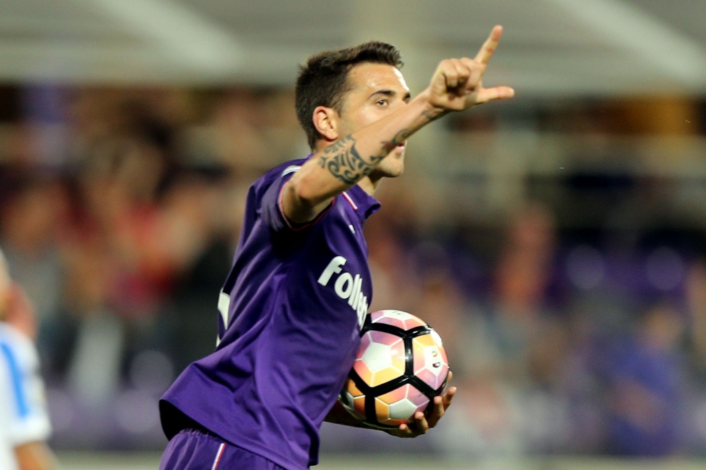 FLORENCE, ITALY - MAY 28: Matias Vecino of ACF Fiorentina celebrates after scoring a goal during the Serie A match between ACF Fiorentina and Pescara Calcio at Stadio Artemio Franchi on May 28, 2017 in Florence, Italy. (Photo by Gabriele Maltinti/Getty Images)