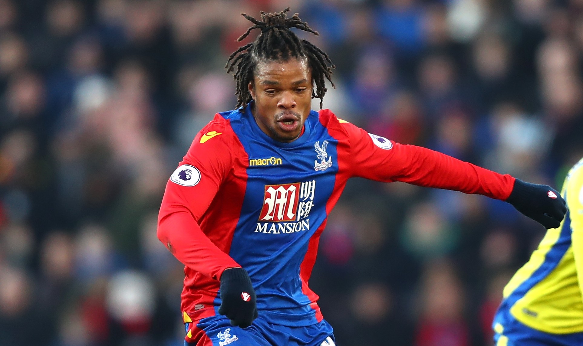 LONDON, ENGLAND - JANUARY 21: Loic Remy of Crystal Palace (L) on the ball during the Premier League match between Crystal Palace and Everton at Selhurst Park on January 21, 2017 in London, England. (Photo by Clive Rose/Getty Images)