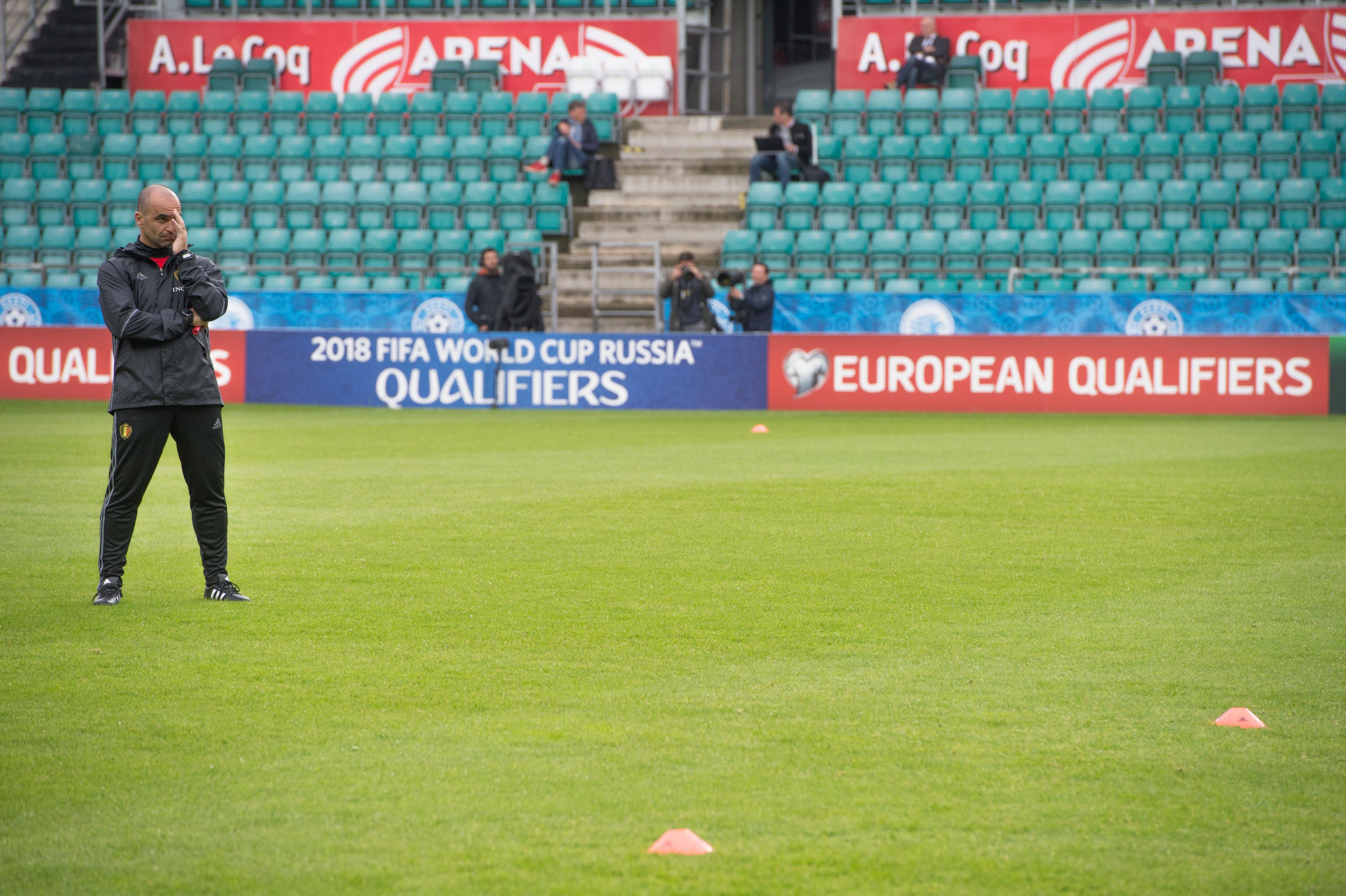 Belgium's national football team head coach Roberto Martinez attends a training on June 8, 2017 in Tallinn.
Belgium will play against Estonia in a 2018 World Cup Group H qualifying football match. / AFP PHOTO / RAIGO PAJULA (Photo credit should read RAIGO PAJULA/AFP/Getty Images)