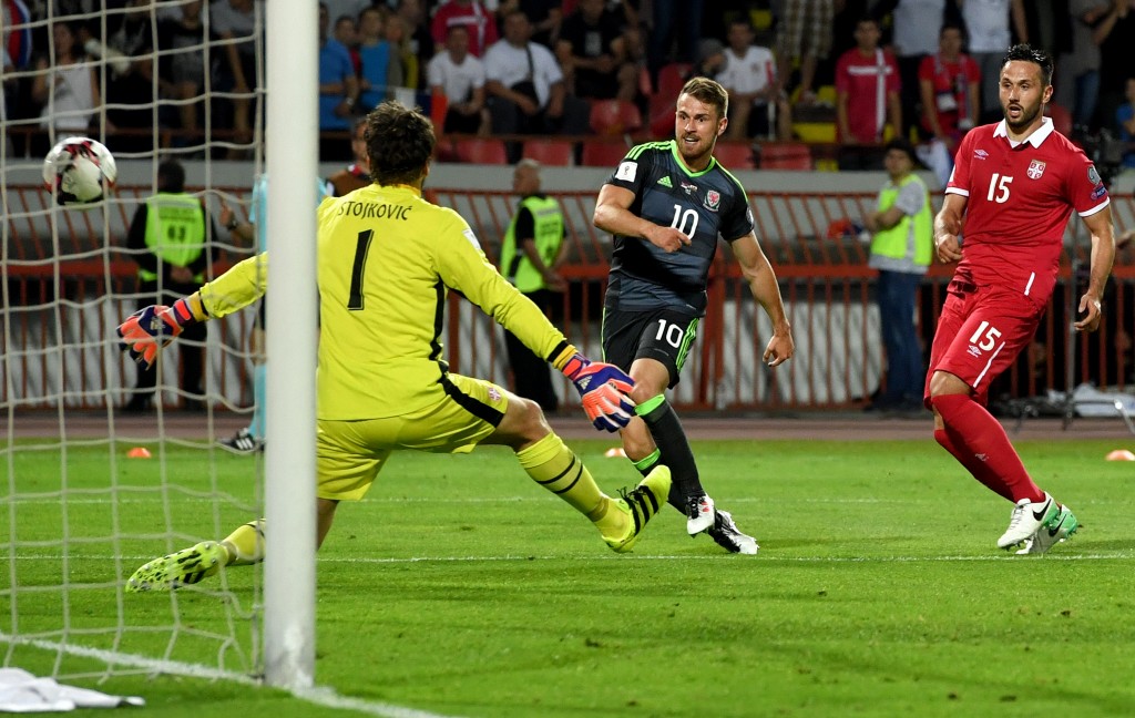Wales' midfielder Aaron Ramsey (C) shoots on goal during the world cup 2018 football qualification match between Serbia and Wales in Belgrade on June 11, 2017. / AFP PHOTO / ANDREJ ISAKOVIC (Photo credit should read ANDREJ ISAKOVIC/AFP/Getty Images)