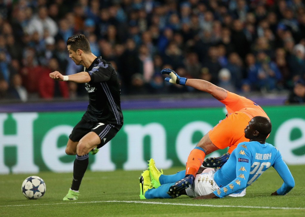 NAPLES, ITALY - MARCH 07: Cristiano Ronaldo of Real Madrid misses the goal during the UEFA Champions League Round of 16 second leg match between SSC Napoli and Real Madrid CF at Stadio San Paolo on March 7, 2017 in Naples, Italy. (Photo by Maurizio Lagana/Getty Images)