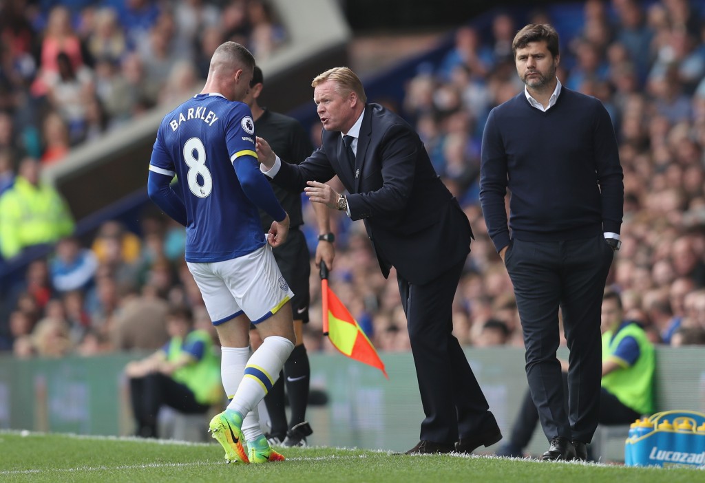 LIVERPOOL, ENGLAND - AUGUST 13: Ronald Koeman, Manager of Everton gives Ross Barkley of Everton instructions during the Premier League match between Everton and Tottenham Hotspur at Goodison Park on August 13, 2016 in Liverpool, England. (Photo by Chris Brunskill/Getty Images)