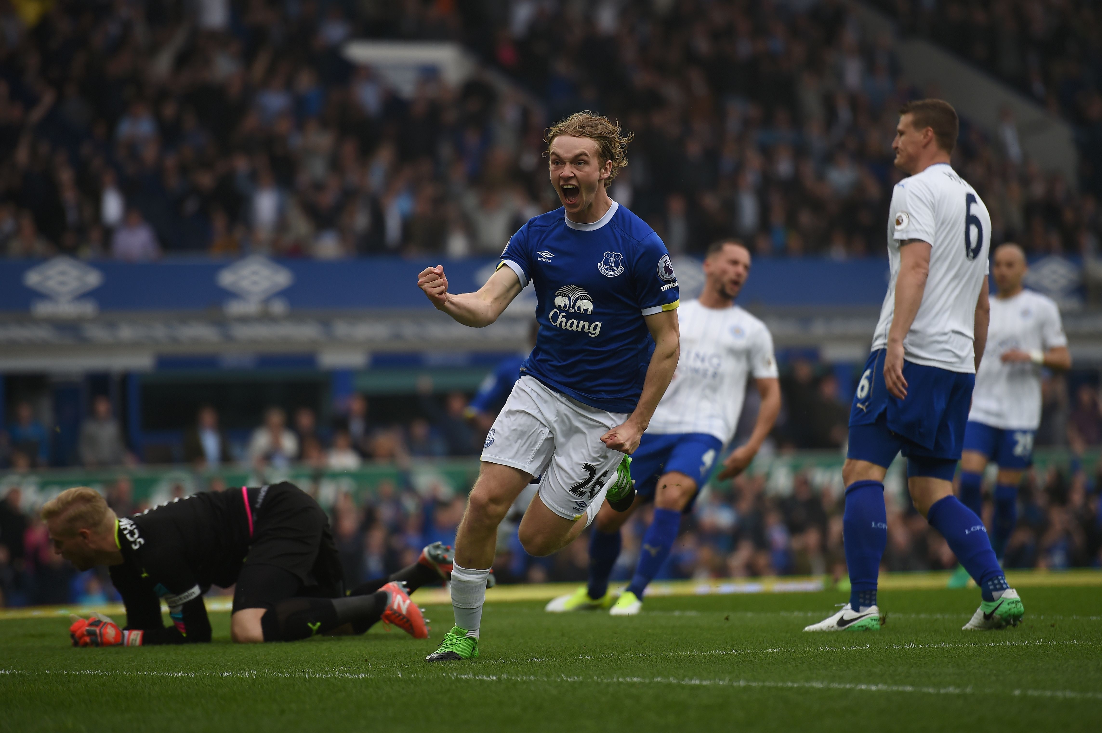 Everton's English midfielder Tom Davies celebrates scoring his team's first goal during the English Premier League football match between Everton and Leicester City at Goodison Park in Liverpool, north west England on April 9, 2017. / AFP PHOTO / PAUL ELLIS / RESTRICTED TO EDITORIAL USE. No use with unauthorized audio, video, data, fixture lists, club/league logos or 'live' services. Online in-match use limited to 75 images, no video emulation. No use in betting, games or single club/league/player publications. / (Photo credit should read PAUL ELLIS/AFP/Getty Images)