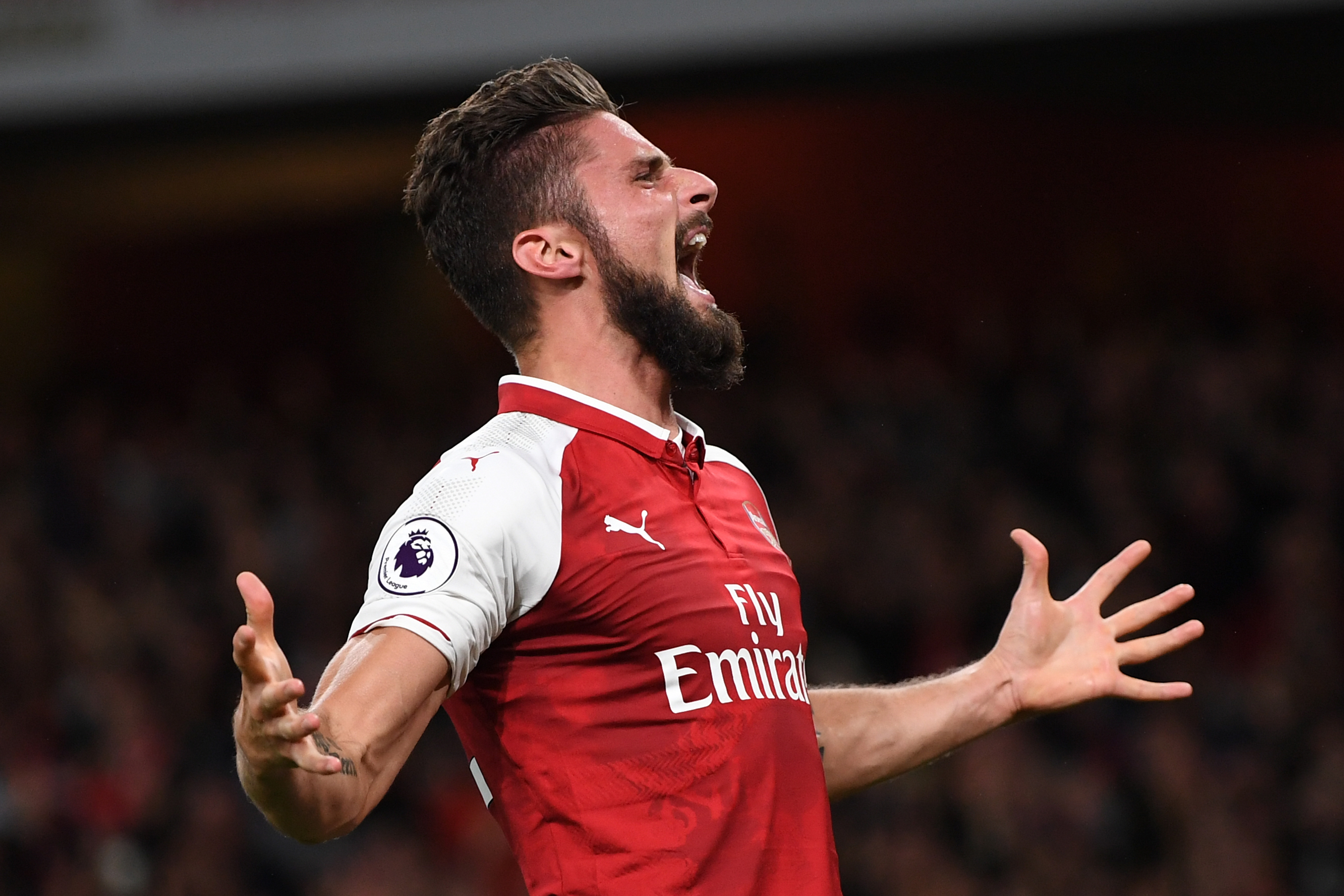 LONDON, ENGLAND - AUGUST 11:  Olivier Giroud of Arsenal celebrates after scoring his team's fourth goal during the Premier League match between Arsenal and Leicester City at the Emirates Stadium on August 11, 2017 in London, England.  (Photo by Shaun Botterill/Getty Images)