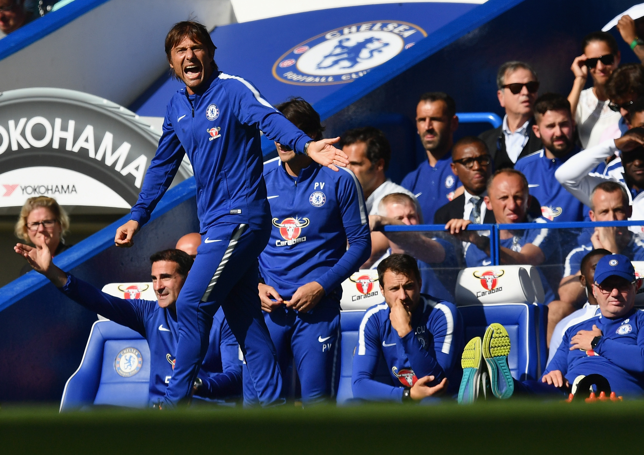 LONDON, ENGLAND - AUGUST 12: Antonio Conte, Manager of Chelsea gives his team instructions during the Premier League match between Chelsea and Burnley at Stamford Bridge on August 12, 2017 in London, England. (Photo by Dan Mullan/Getty Images)