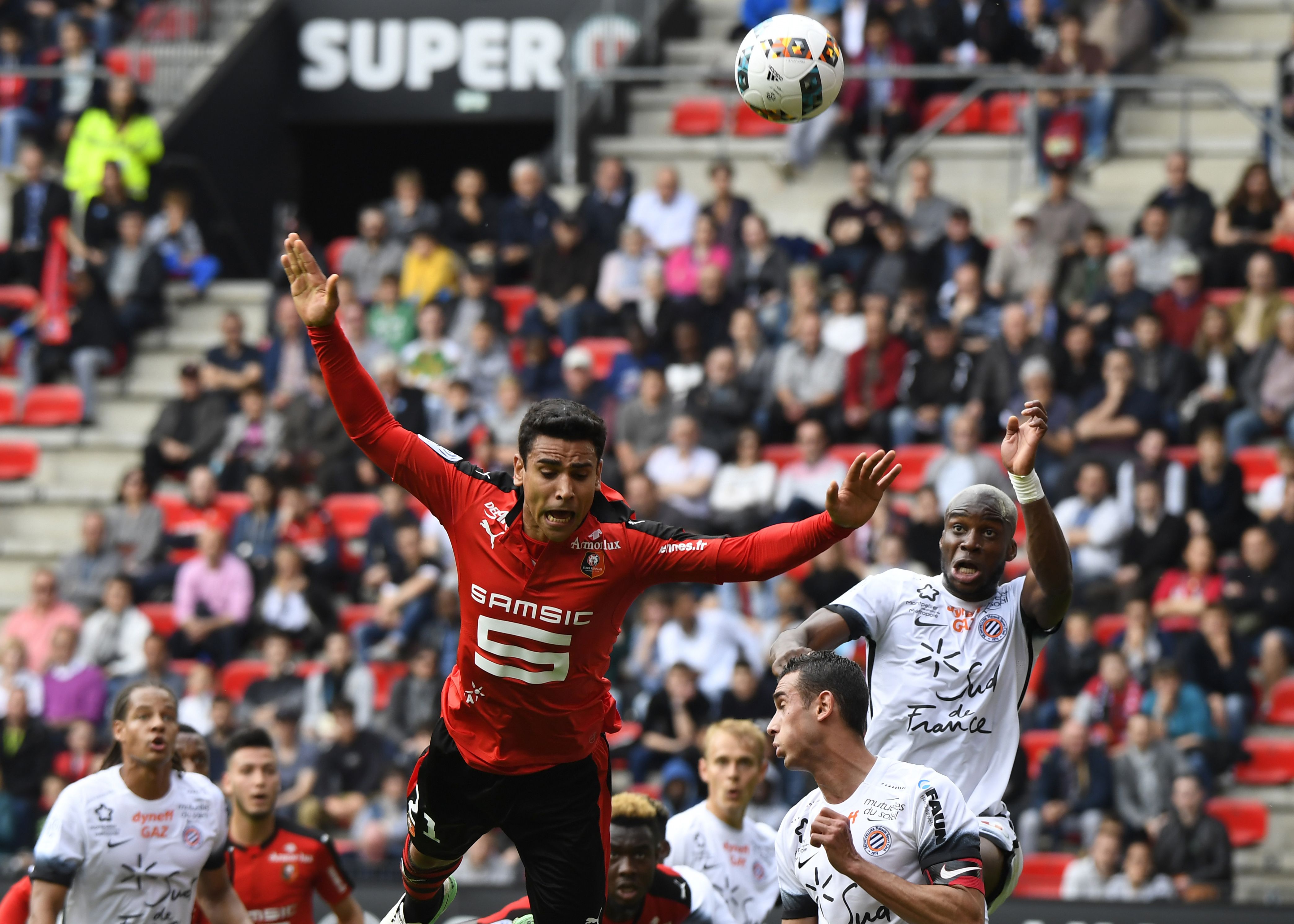 French midfielder Benjamin Andre (C) jumps for the ball during the French L1 football match Rennes versus Montpellier on May 7, 2017 at the Roazhon park stadium in Rennes, western France. / AFP PHOTO / DAMIEN MEYER (Photo credit should read DAMIEN MEYER/AFP/Getty Images)