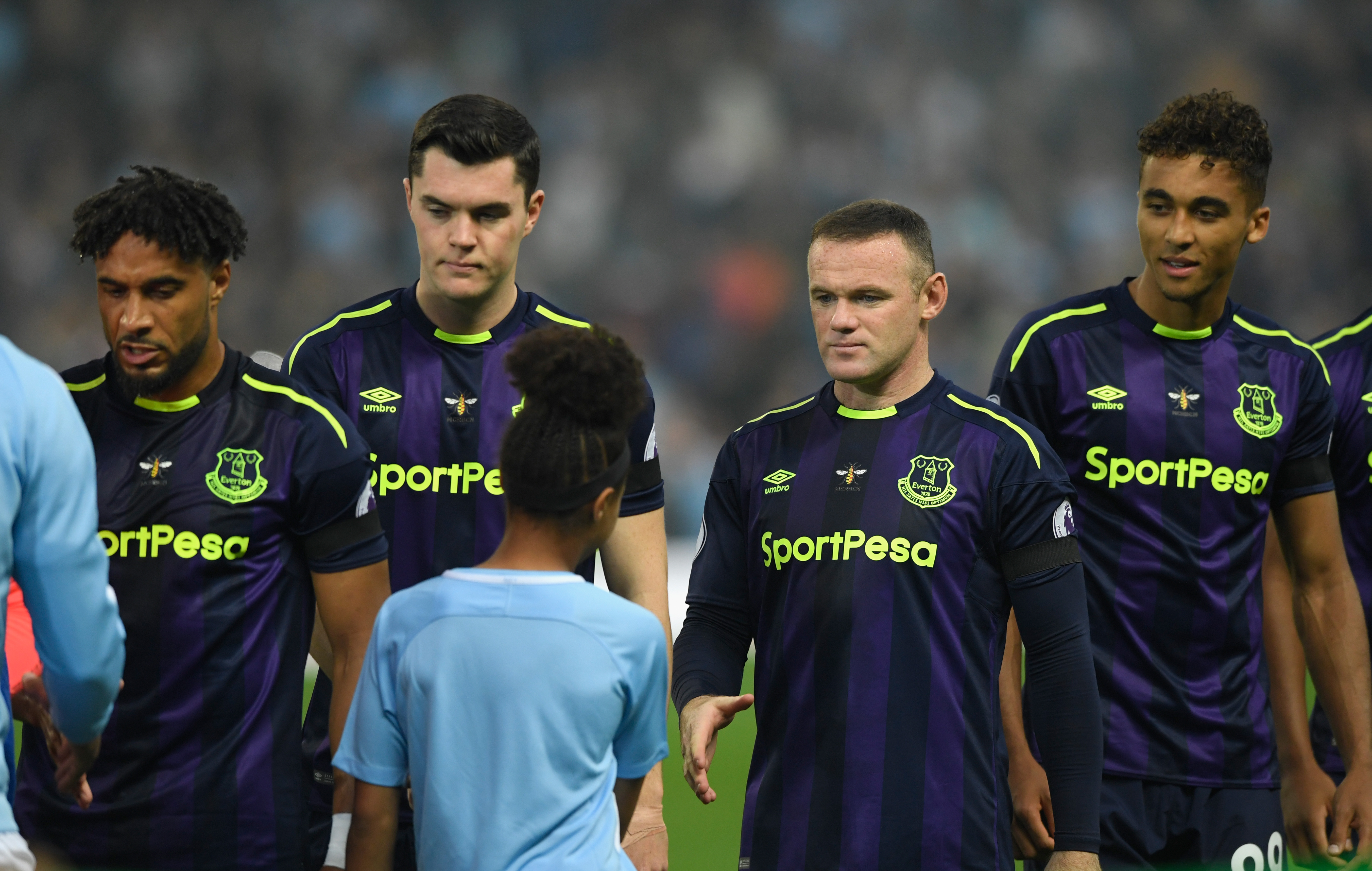 MANCHESTER, ENGLAND - AUGUST 21: Everton player Wayne Rooney shakes the hand of the mascot before the Premier League match between Manchester City and Everton at Etihad Stadium on August 21, 2017 in Manchester, England. (Photo by Stu Forster/Getty Images)