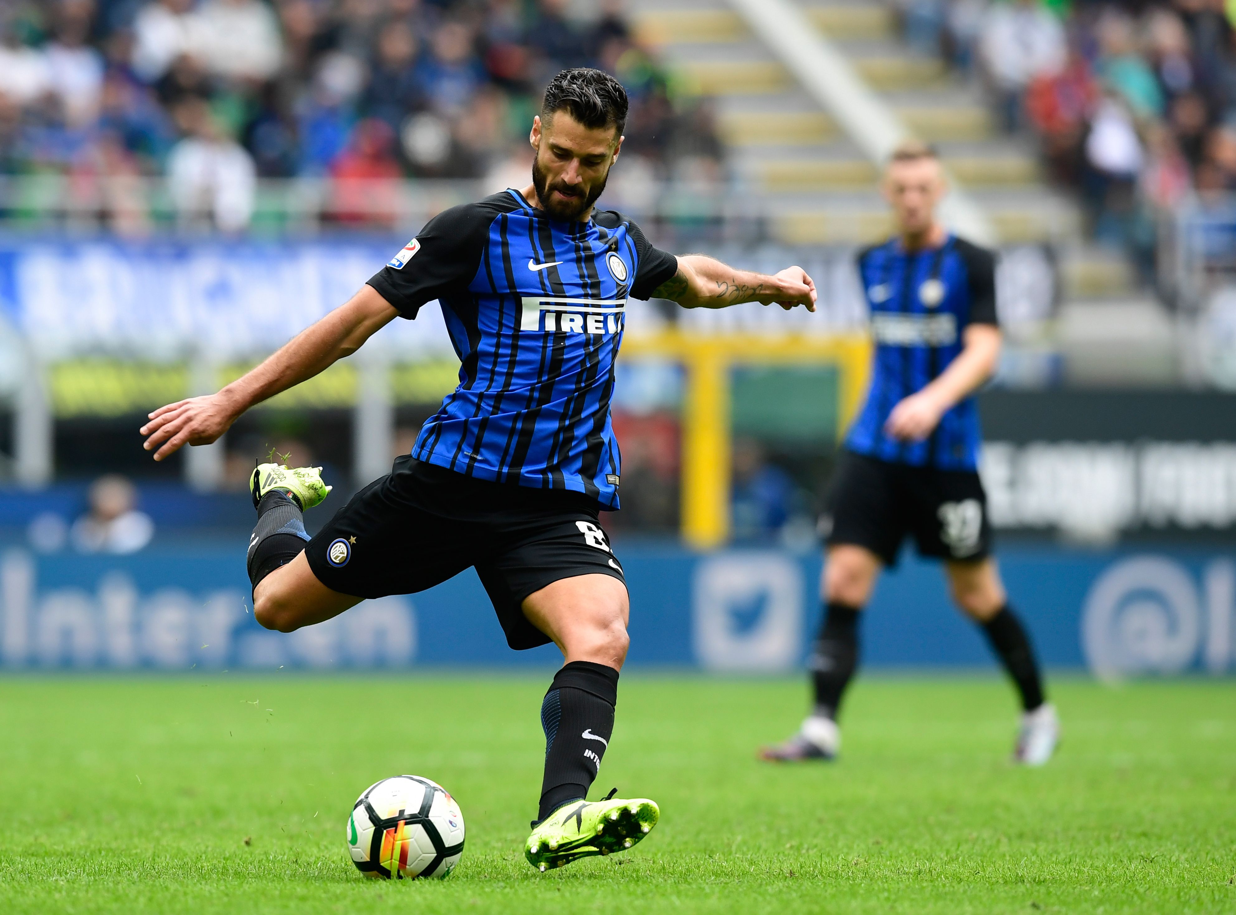 Inter Milan's Italian midfielder Antonio Candreva kicks the ball during the Italian Serie A football match between Inter Milan and Spal at San Siro Stadium in Milan on September 10, 2017. / AFP PHOTO / MIGUEL MEDINA (Photo credit should read MIGUEL MEDINA/AFP/Getty Images)