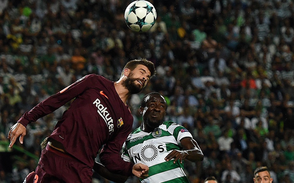 Barcelona's defender Gerard Pique (L) vies with Sporting's Ivorian forward Seydou Doumbia during the UEFA Champions League Group D football match Sporting CP vs FC Barcelona at the Jose Alvalade stadium in Lisbon on September 27, 2017. / AFP PHOTO / FRANCISCO LEONG (Photo credit should read FRANCISCO LEONG/AFP/Getty Images)