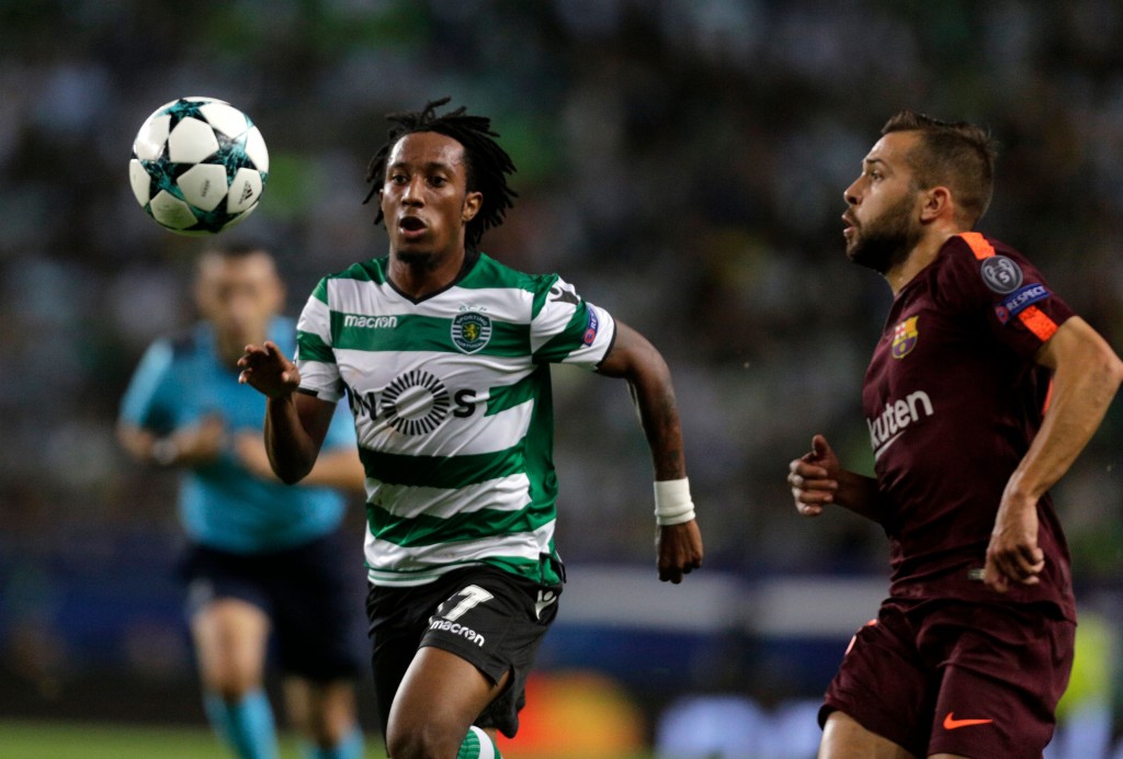 Sporting's midfielder Gelson Martins (L) vies with Barcelona's defender Jordi Alba during the UEFA Champions League Group D football match Sporting CP vs FC Barcelona at the Jose Alvalade stadium in Lisbon on September 27, 2017. / AFP PHOTO / JOSE MANUEL RIBEIRO (Photo credit should read JOSE MANUEL RIBEIRO/AFP/Getty Images)