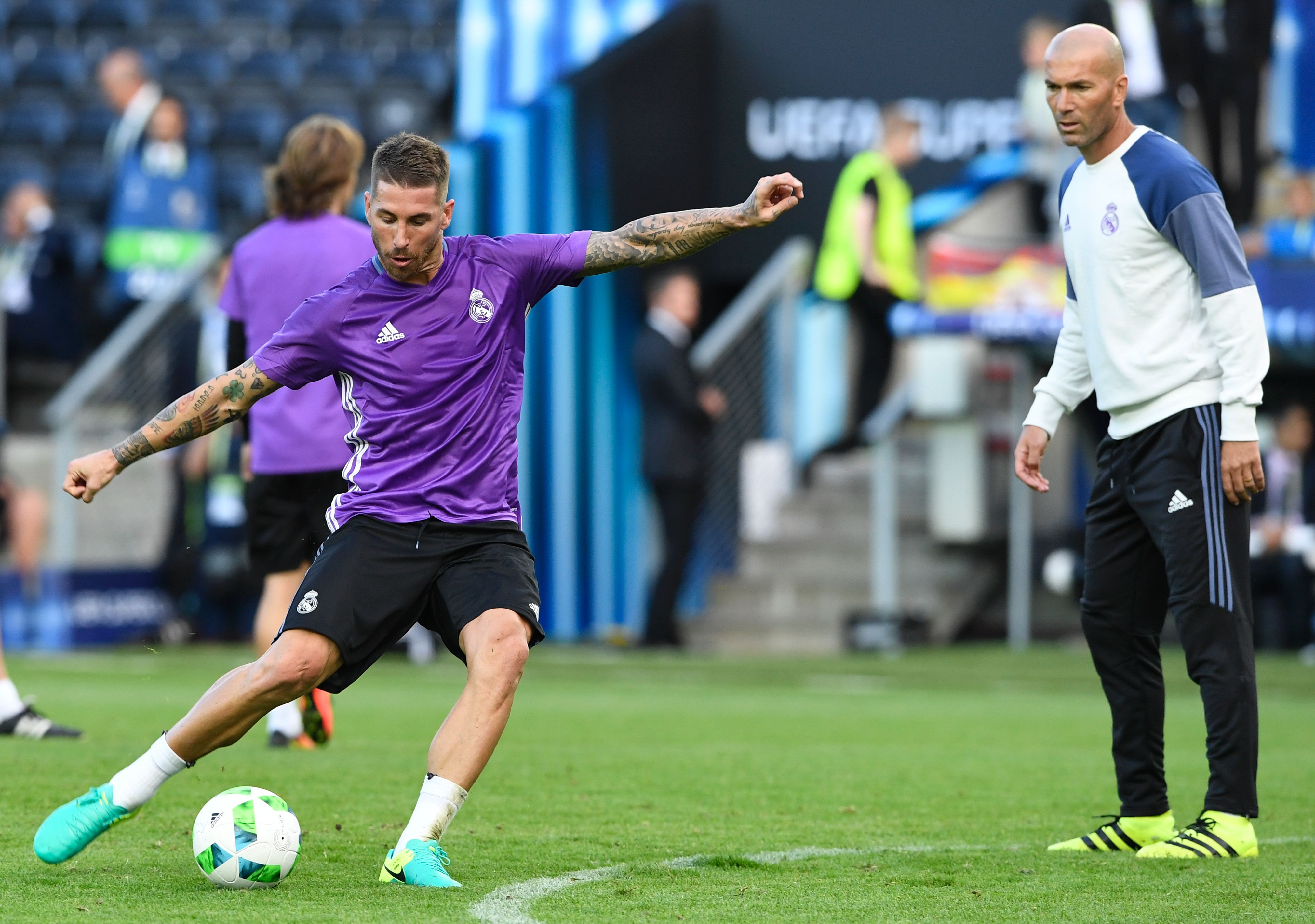 Real Madrid's Spanish defender Sergio Ramos (L) and French head coach Zinedine Zidane take part in a training session on August 8, 2016 at the Lerkendal Stadion in Trondheim, on the eve of the UEFA Super Cup final football match between Real Madrid CF and Sevilla FC. / AFP / JONATHAN NACKSTRAND (Photo credit should read JONATHAN NACKSTRAND/AFP/Getty Images)