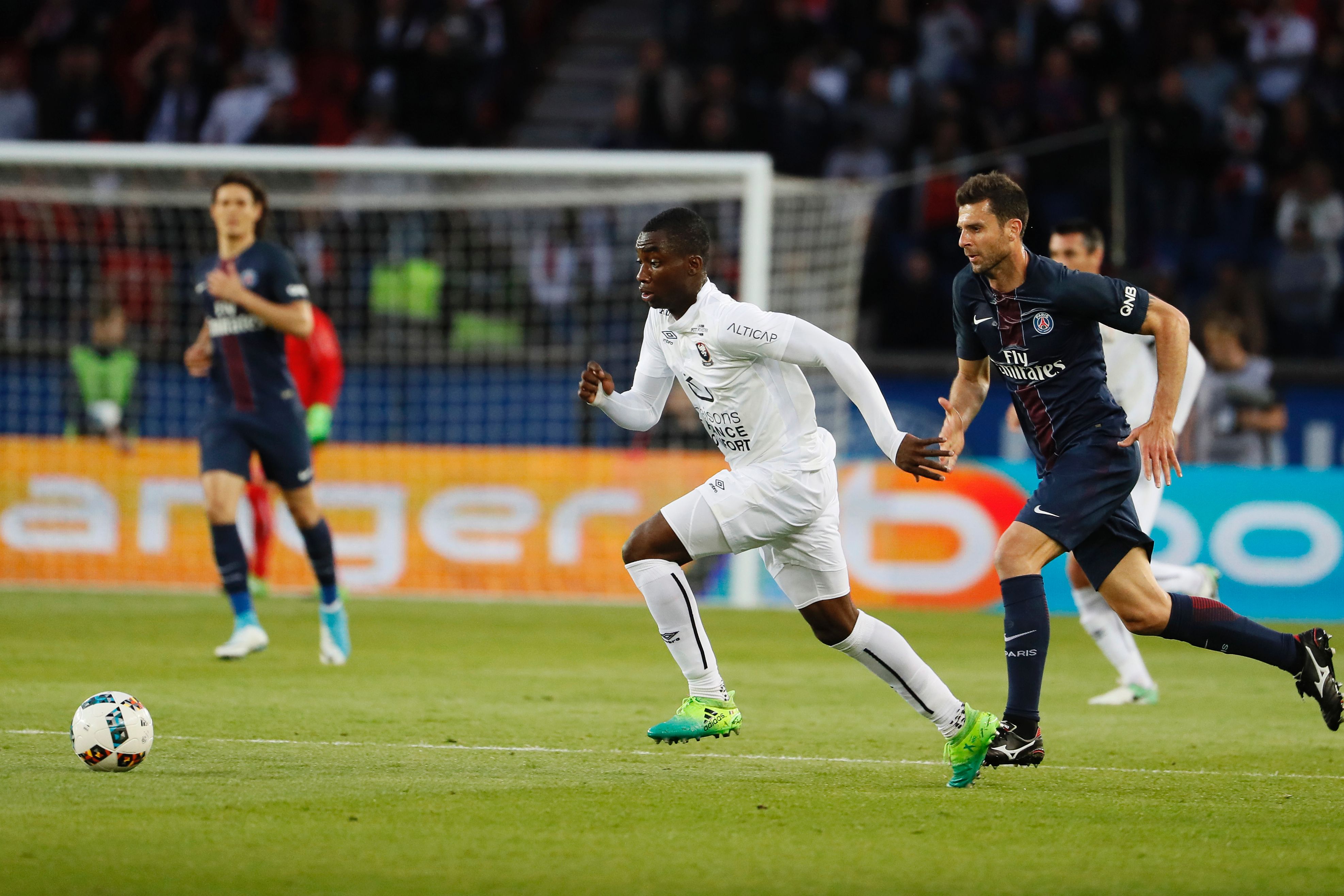 Caen's French forward Yann Karamoh (L) controls the ball during the French L1 football match between Paris Saint-Germain (PSG) and SM Caen on May 20, 2017 at the Parc des Princes stadium, in Paris. / AFP PHOTO / THOMAS SAMSON (Photo credit should read THOMAS SAMSON/AFP/Getty Images)