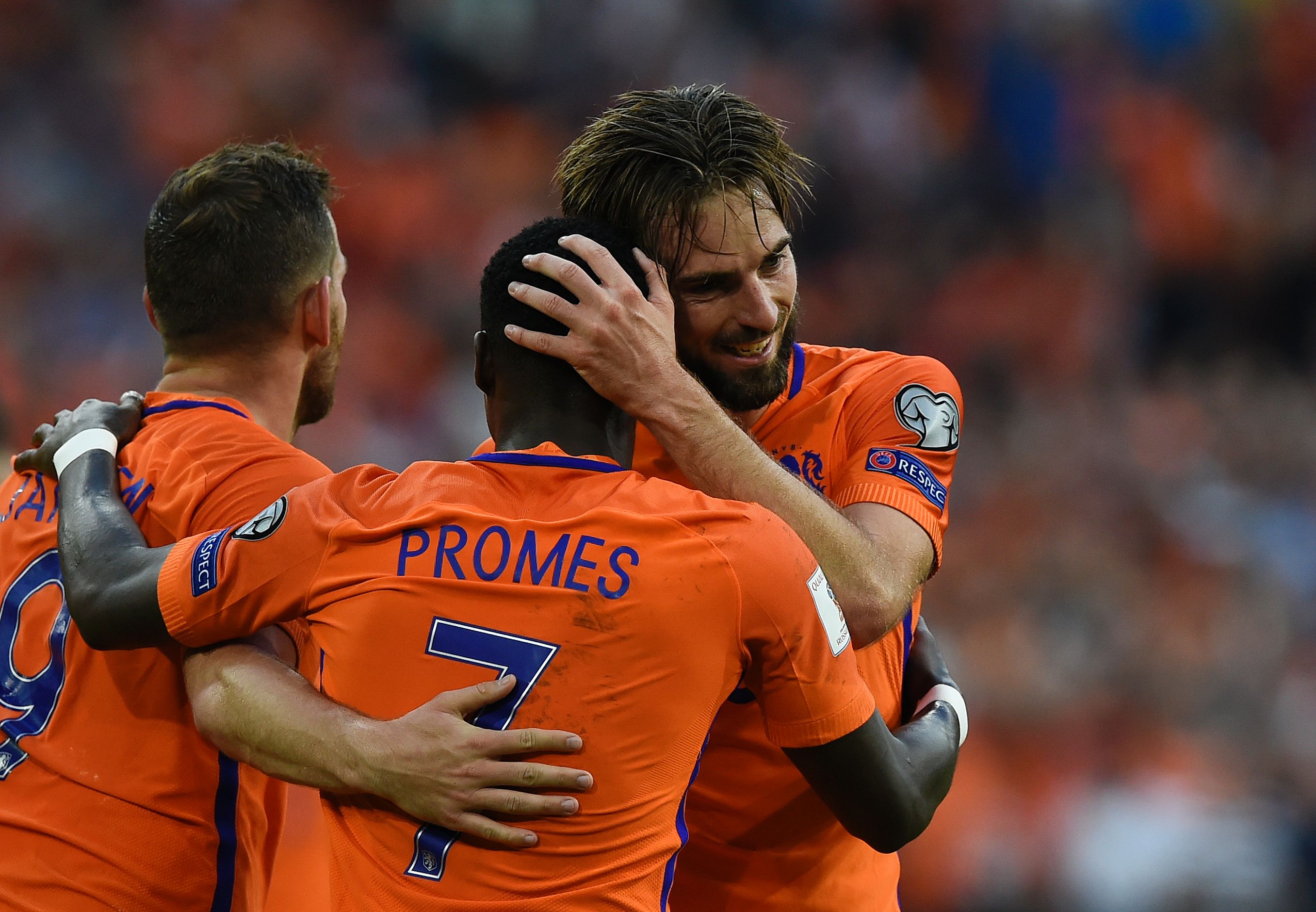 Netherlands midfielder Davy Propper (R) celebrates with teammates after scoring during the FIFA World Cup 2018 qualification football match between Netherlands and Bulgaria in Amsterdam on September 3 , 2017. / AFP PHOTO / JOHN THYS (Photo credit should read JOHN THYS/AFP/Getty Images)