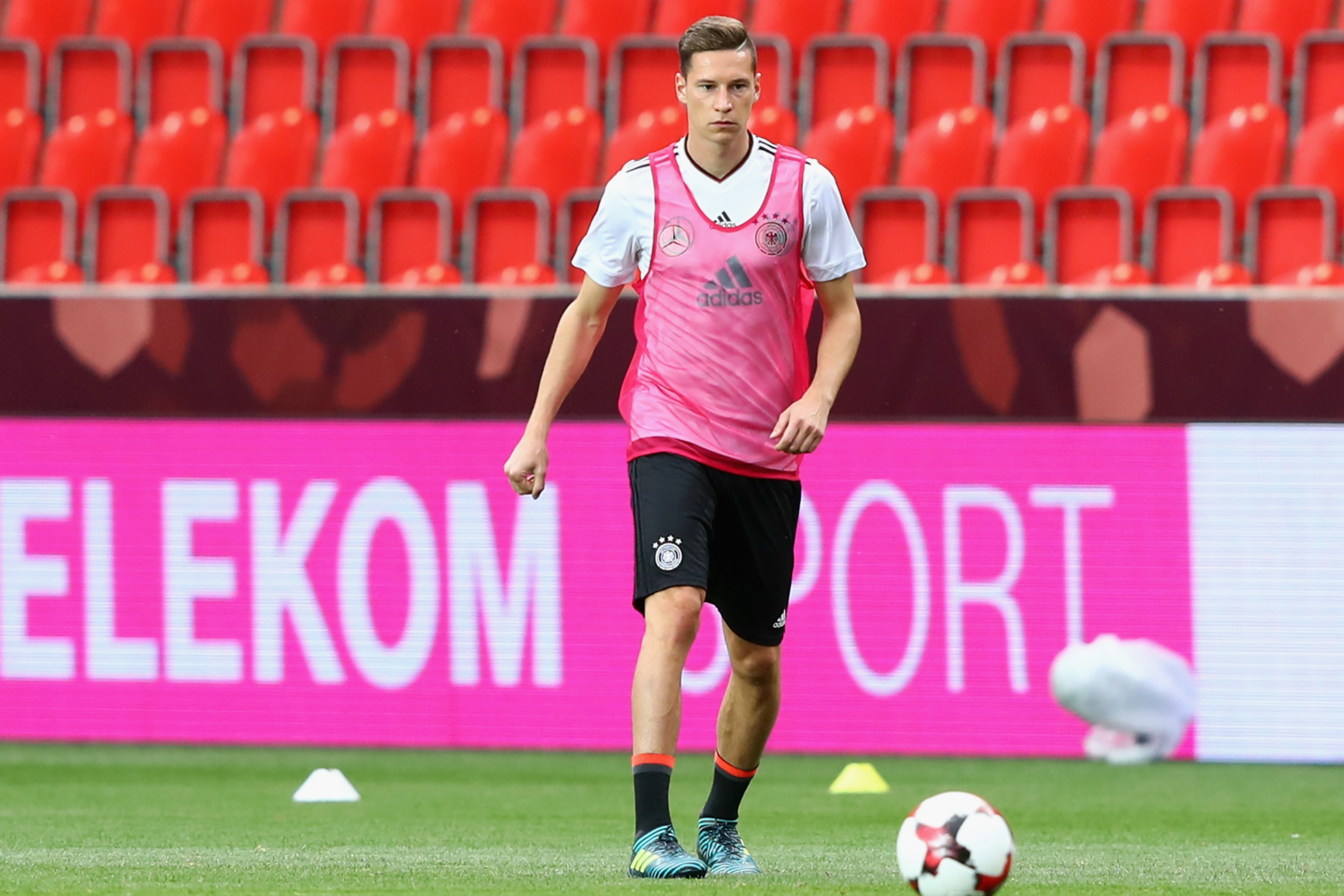 PRAGUE, CZECH REPUBLIC - AUGUST 31:  Julian Draxler attends a Germany training session at Eden Arena ahead of their FIFA World Cup Russia 2018 Group C Qualifier against Czech Republic on August 31, 2017 in Prague, Czech Republic.  (Photo by Alexander Hassenstein/Bongarts/Getty Images)