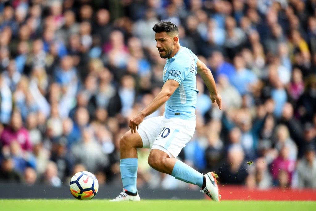 MANCHESTER, ENGLAND - SEPTEMBER 09: Sergio Aguero of Manchester City scores his sides first goal during the Premier League match between Manchester City and Liverpool at Etihad Stadium on September 9, 2017 in Manchester, England. (Photo by Laurence Griffiths/Getty Images)