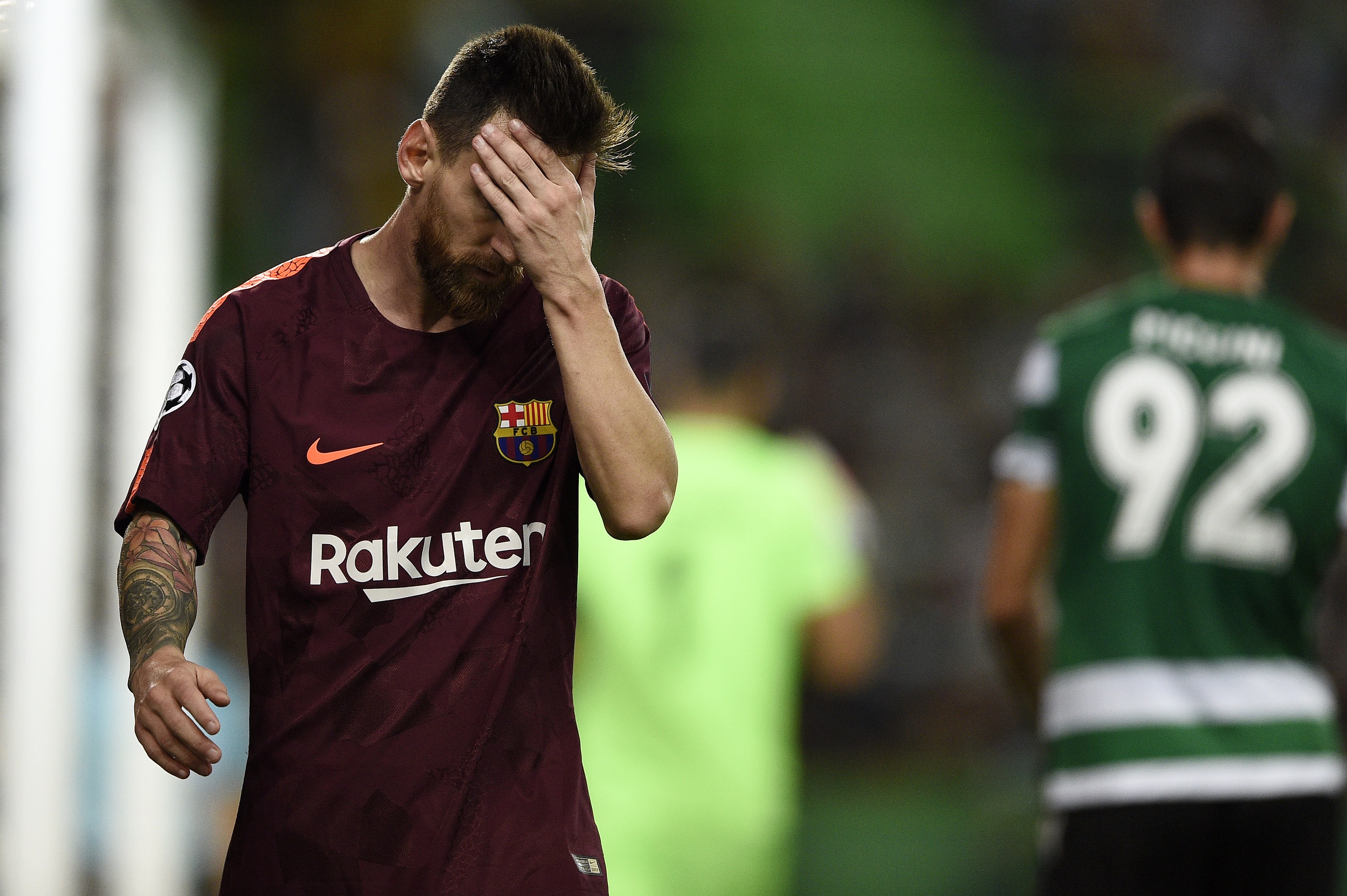 LISBON, PORTUGAL - SEPTEMBER 27: Lionel Messi of FC Barcelona reacts after missing a goal opportunity during the UEFA Champions League group D match between Sporting CP and FC Barcelona at Estadio Jose Alvalade on September 27, 2017 in Lisbon, Portugal. (Photo by Octavio Passos/Getty Images)