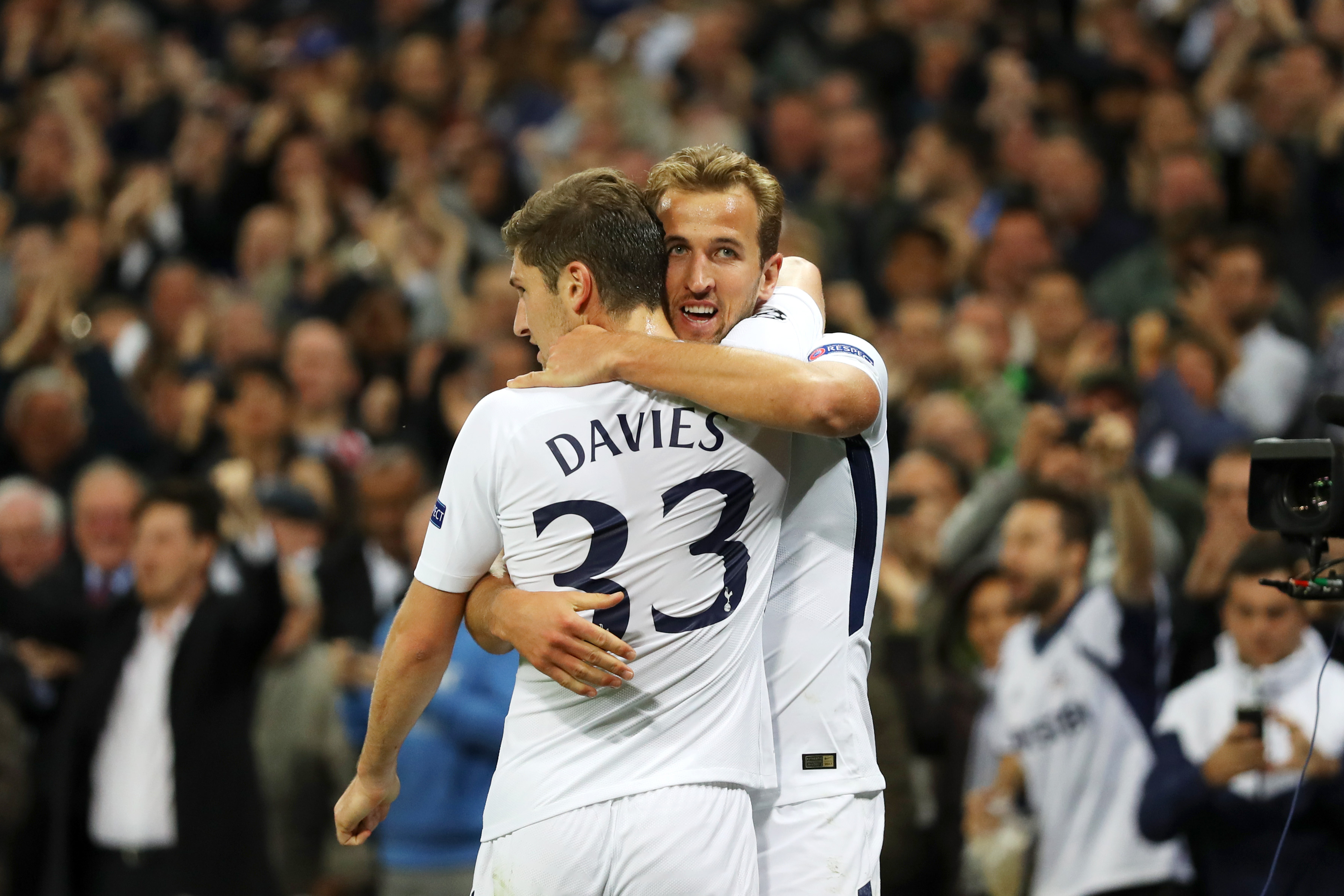 LONDON, ENGLAND - SEPTEMBER 13: Harry Kane of Tottenham Hotspur celebrates with team-mate Ben Davies after scoring his team's third goal during the UEFA Champions League group H match between Tottenham Hotspur and Borussia Dortmund at Wembley Stadium on September 13, 2017 in London, United Kingdom. (Photo by Dan Istitene/Getty Images)