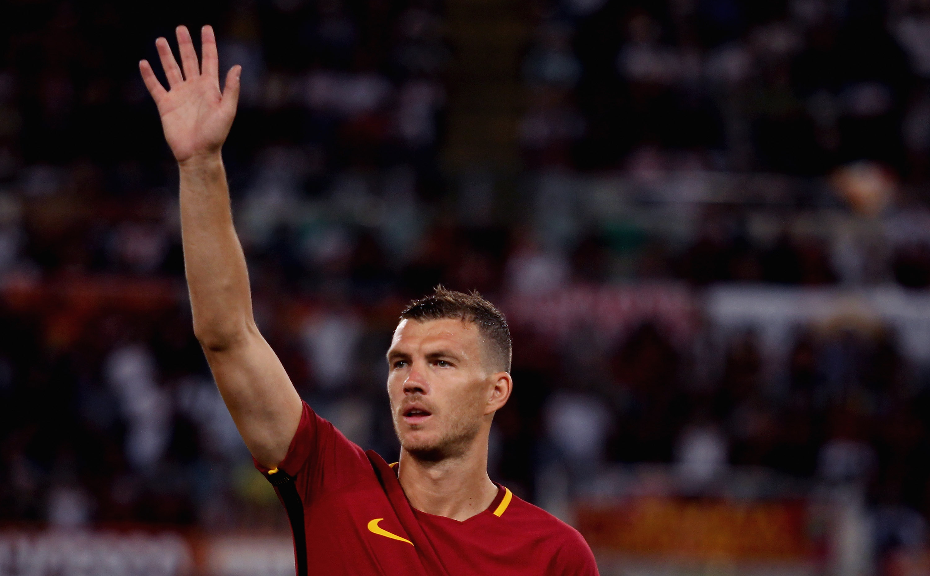ROME, ITALY - AUGUST 26: Edin Dzeko of AS Roma gestures during the Serie A match between AS Roma and FC Internazionale on August 26, 2017 in Rome, Italy. (Photo by Paolo Bruno/Getty Images)
