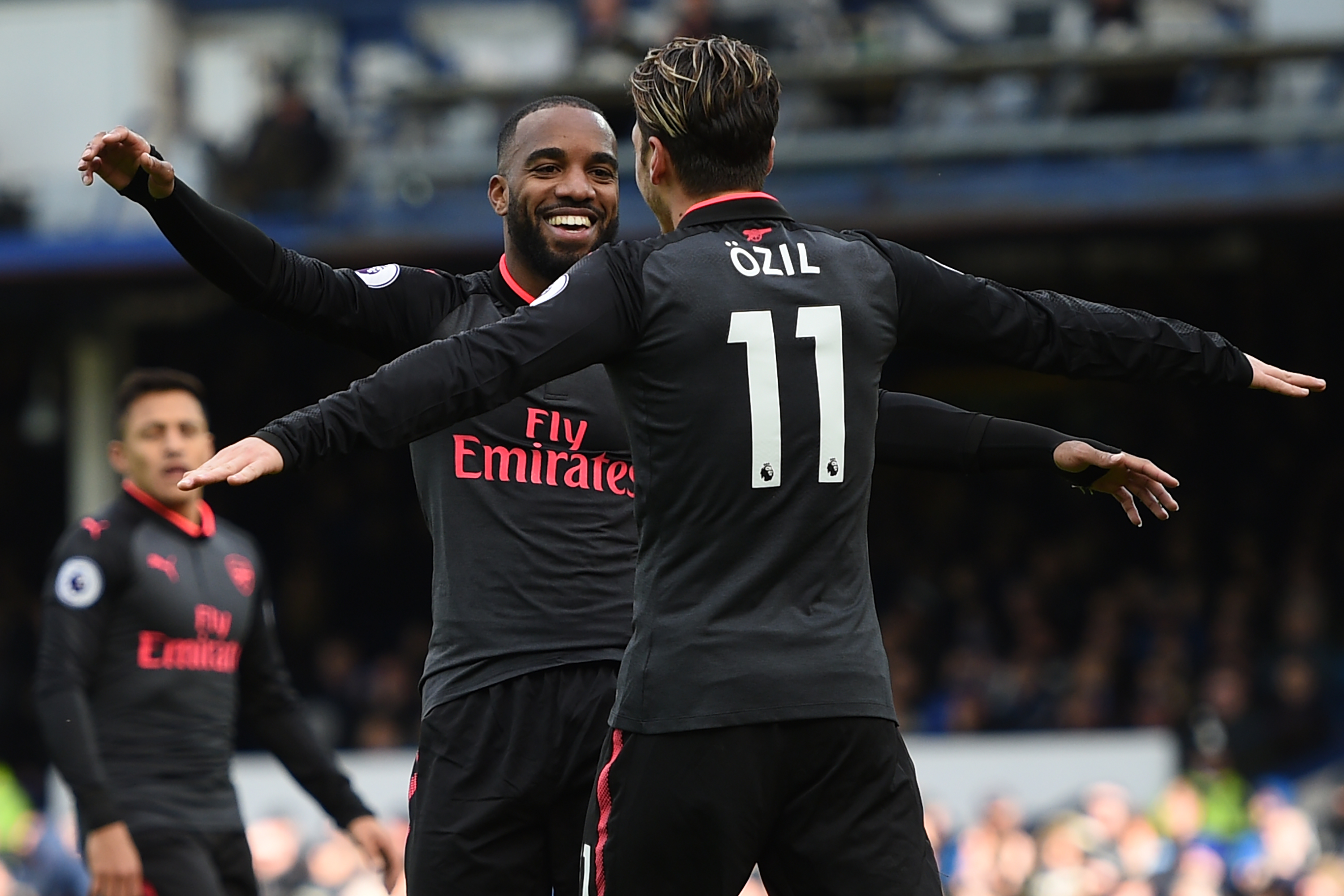 Arsenal's French striker Alexandre Lacazette (L) celebrates scoring their third goal during the English Premier League football match between Everton and Arsenal at Goodison Park in Liverpool, north west England on October 22, 2017. / AFP PHOTO / Oli SCARFF / RESTRICTED TO EDITORIAL USE. No use with unauthorized audio, video, data, fixture lists, club/league logos or 'live' services. Online in-match use limited to 75 images, no video emulation. No use in betting, games or single club/league/player publications. / (Photo credit should read OLI SCARFF/AFP/Getty Images)