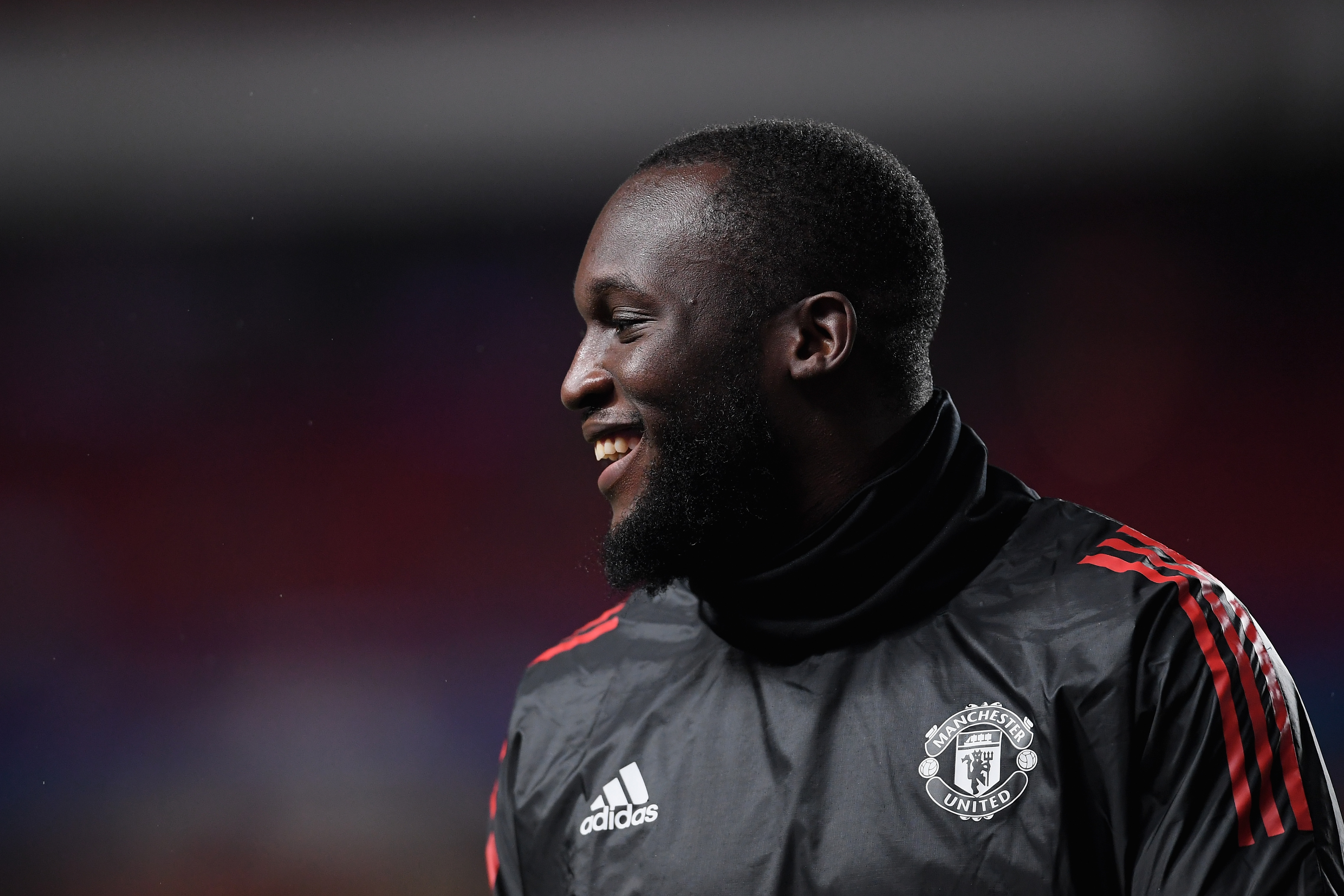 LISBON, PORTUGAL - OCTOBER 18: Romelu Lukaku of Manchester United warms up prior tothe UEFA Champions League group A match between SL Benfica and Manchester United at Estadio da Luz on October 18, 2017 in Lisbon, Portugal. (Photo by Laurence Griffiths/Getty Images)