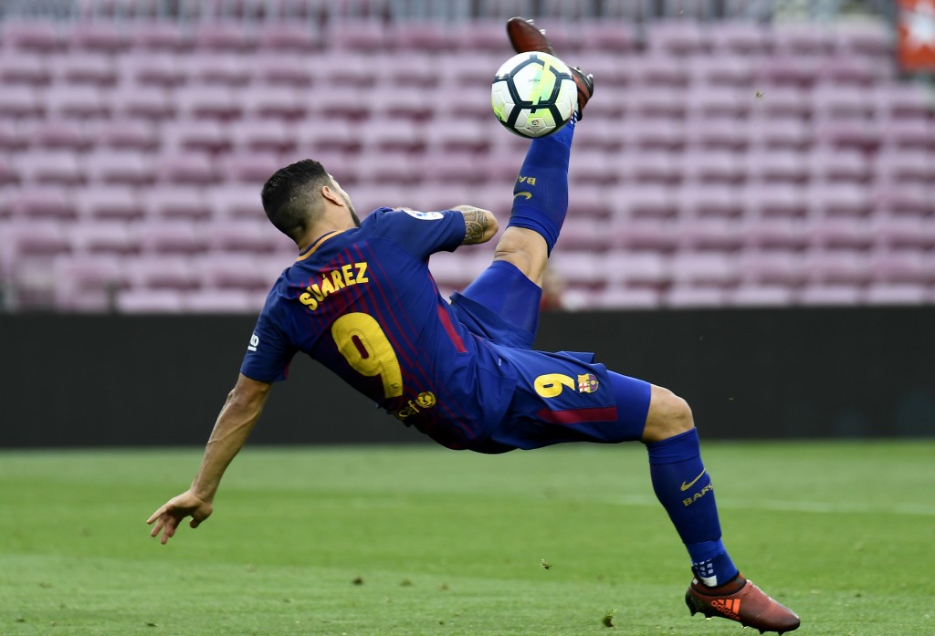TOPSHOT - Barcelona's Uruguayan forward Luis Suarez kicks the ball during the Spanish league football match FC Barcelona vs UD Las Palmas at the Camp Nou stadium in Barcelona on October 1, 2017. / AFP PHOTO / JOSE JORDAN (Photo credit should read JOSE JORDAN/AFP/Getty Images)