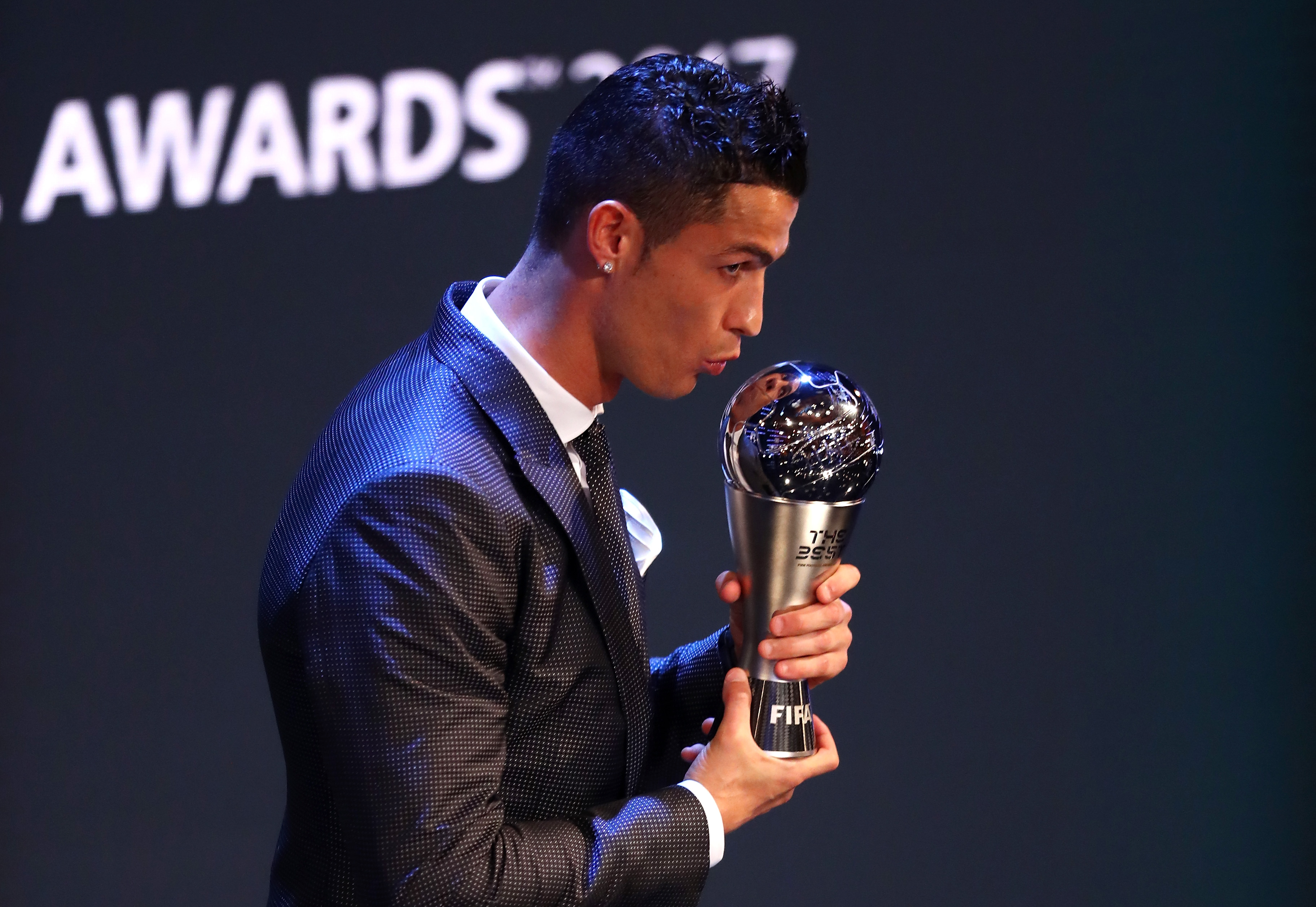 LONDON, ENGLAND - OCTOBER 23:  Cristiano Ronaldo of Portugal and Real Madrid CF wins The best Fifa men's player during The Best FIFA Football Awards Show on October 23, 2017 in London, England.   (Photo by Michael Steele/Getty Images)