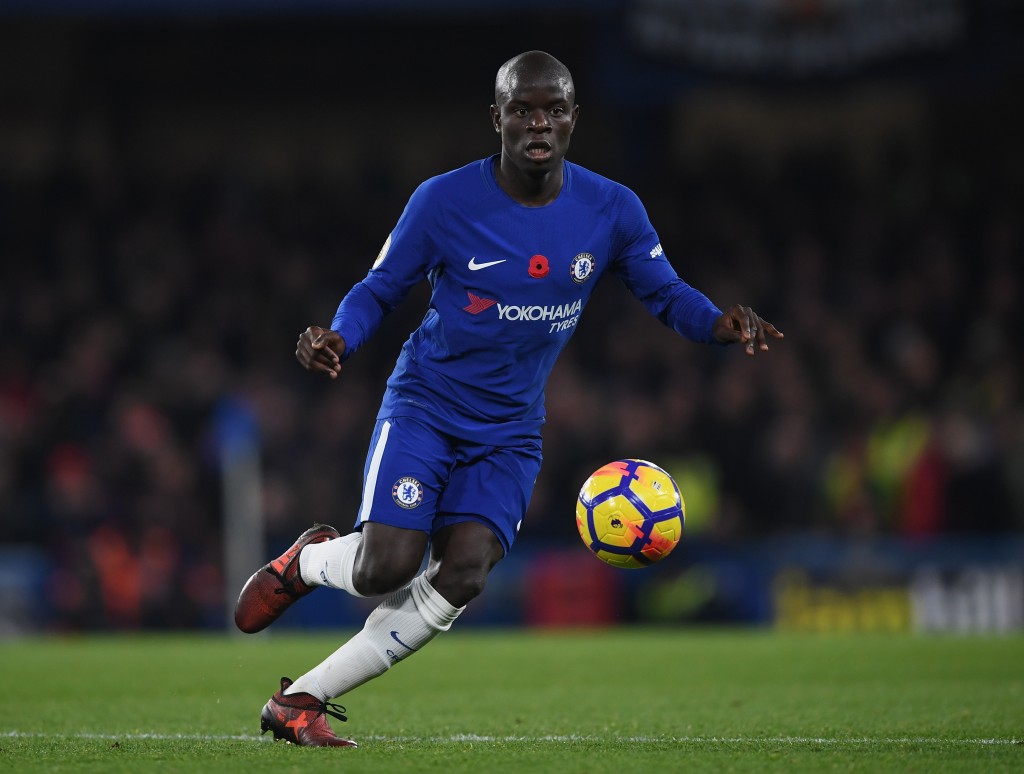LONDON, ENGLAND - NOVEMBER 05: N'Golo Kante of Chelsea in action during the Premier League match between Chelsea and Manchester United at Stamford Bridge on November 5, 2017 in London, England. (Photo by Shaun Botterill/Getty Images)