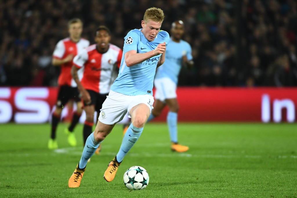 Manchester City's Belgian midfielder Kevin De Bruyne runs with the ball during the UEFA Champions League Group F football match between Feyenoord Rotterdam and Manchester City at the Feyenoord Stadium in Rotterdam, on September 13, 2017. / AFP PHOTO / Emmanuel DUNAND (Photo credit should read EMMANUEL DUNAND/AFP/Getty Images)