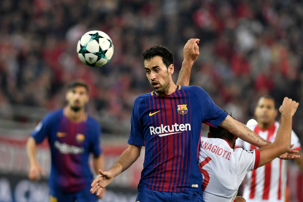 Barcelona's Spanish midfielder Sergio Busquets (L) vies with Olympiakos' midfielder Panagiotis Tachtsidis (R) during the UEFA Champions League group D football match between FC Barcelona and Olympiakos FC at the Karaiskakis stadium in Piraeus near Athens on October 31, 2017. / AFP PHOTO / LOUISA GOULIAMAKI (Photo credit should read LOUISA GOULIAMAKI/AFP/Getty Images)