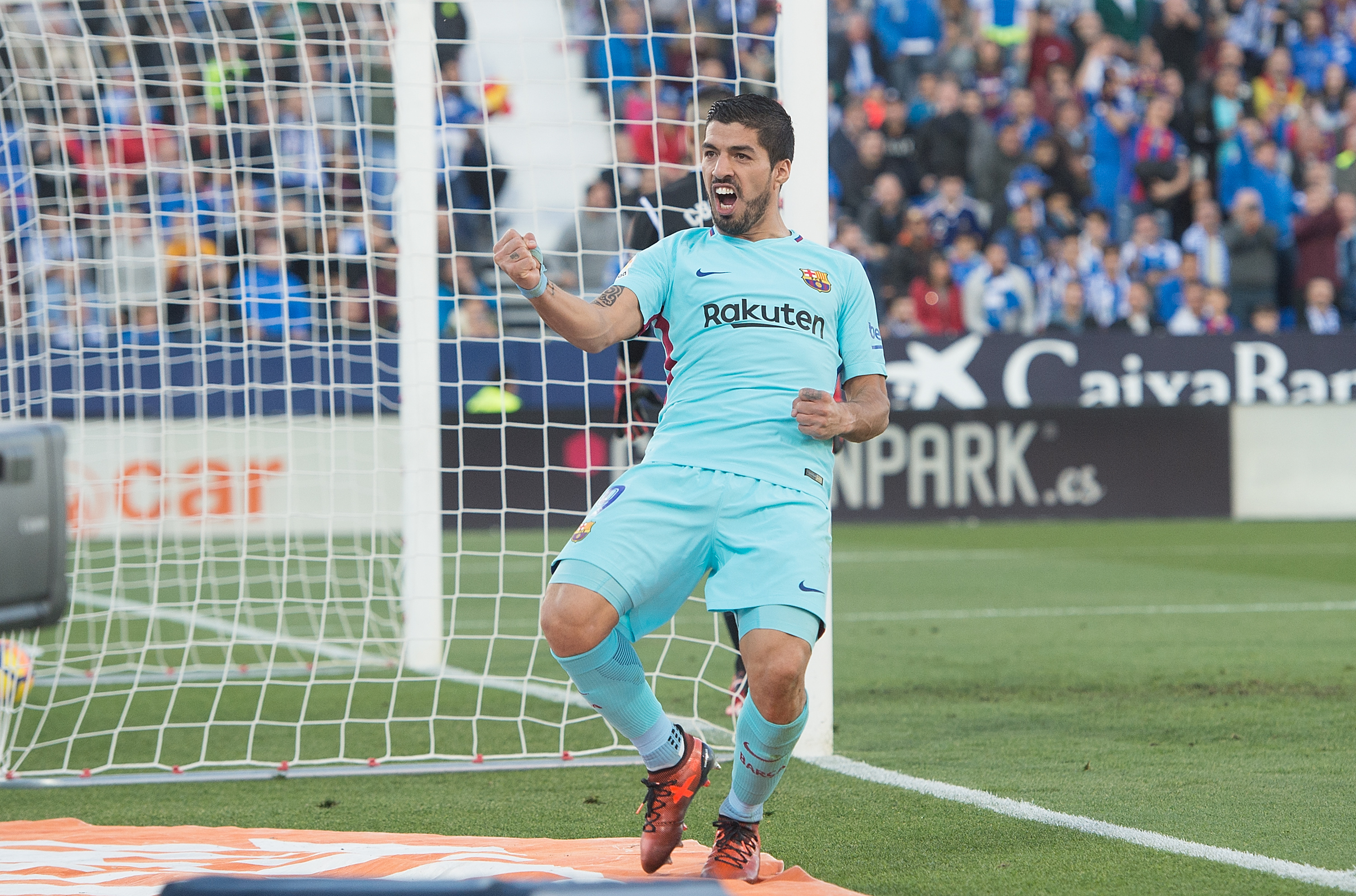 LEGANES, SPAIN - NOVEMBER 18: Luis Suarez of FC Barcelona celebrates after scoring his team's 2nd goal during the La Liga match between Leganes and Barcelona at Estadio Municipal de Butarque on November 18, 2017 in Leganes, Spain. (Photo by Denis Doyle/Getty Images)
