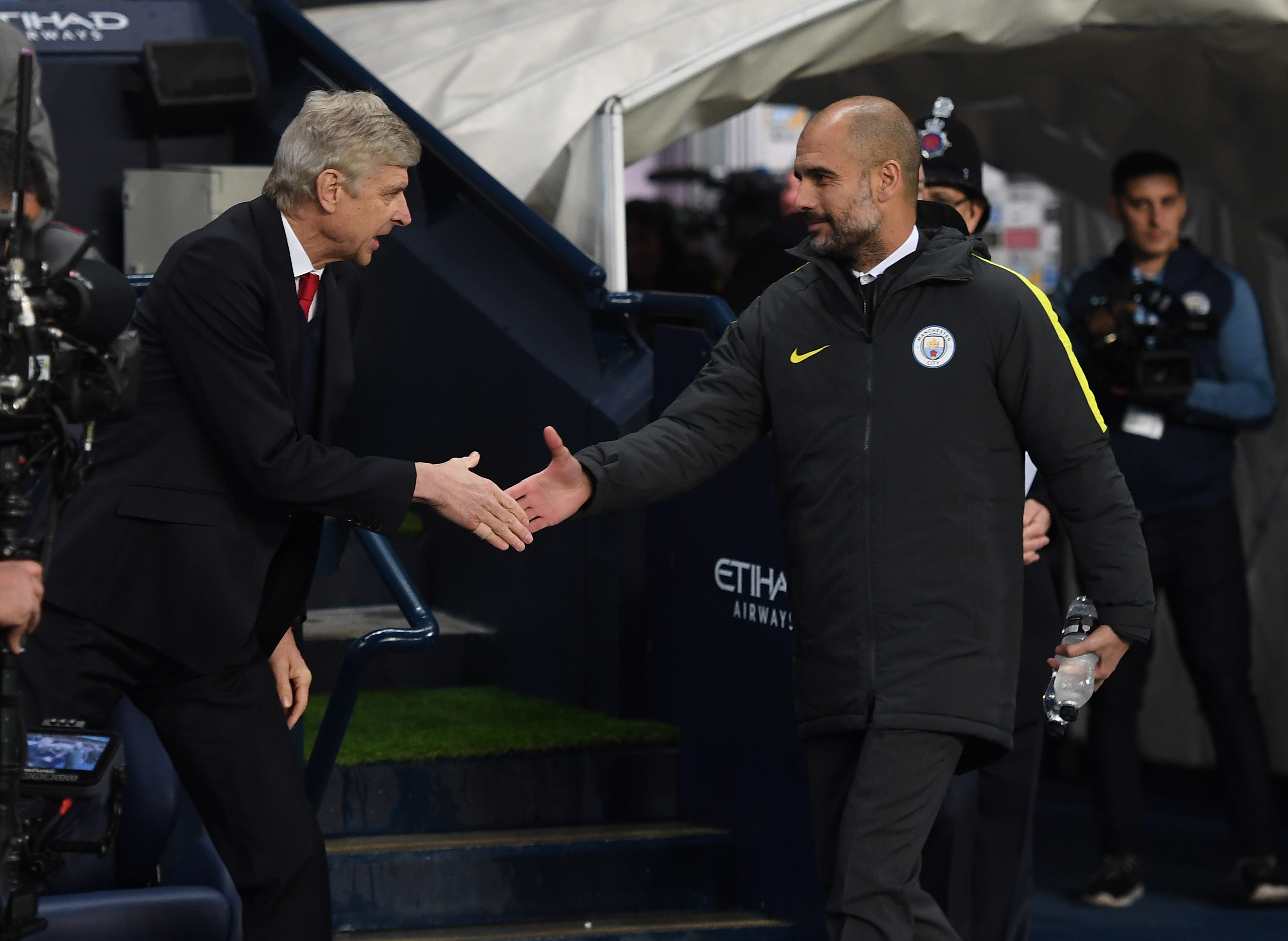 MANCHESTER, ENGLAND - DECEMBER 18:  Arsene Wenger, Manager of Arsenal (L) and Josep Guardiola, Manager of Manchester City (R) shake hands prior to kick off during the Premier League match between Manchester City and Arsenal at the Etihad Stadium on December 18, 2016 in Manchester, England.  (Photo by Michael Regan/Getty Images)