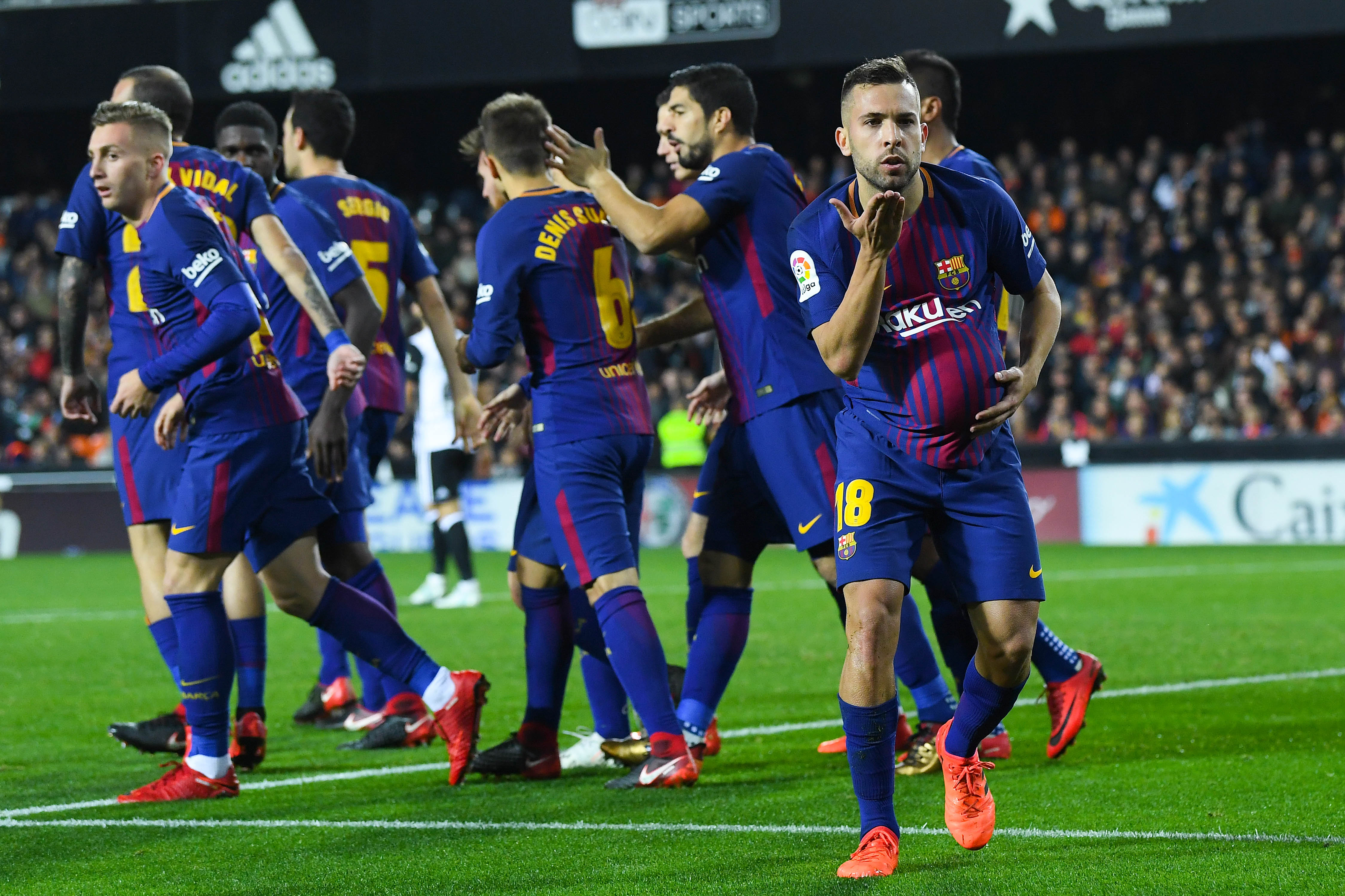 VALENCIA, SPAIN - NOVEMBER 26: Jordi Alba of FC Barcelona celebrates after scoring his team's first goal during the La Liga match between Valencia and Barcelona at Mestalla stadium on November 26, 2017 in Valencia, Spain. (Photo by David Ramos/Getty Images)