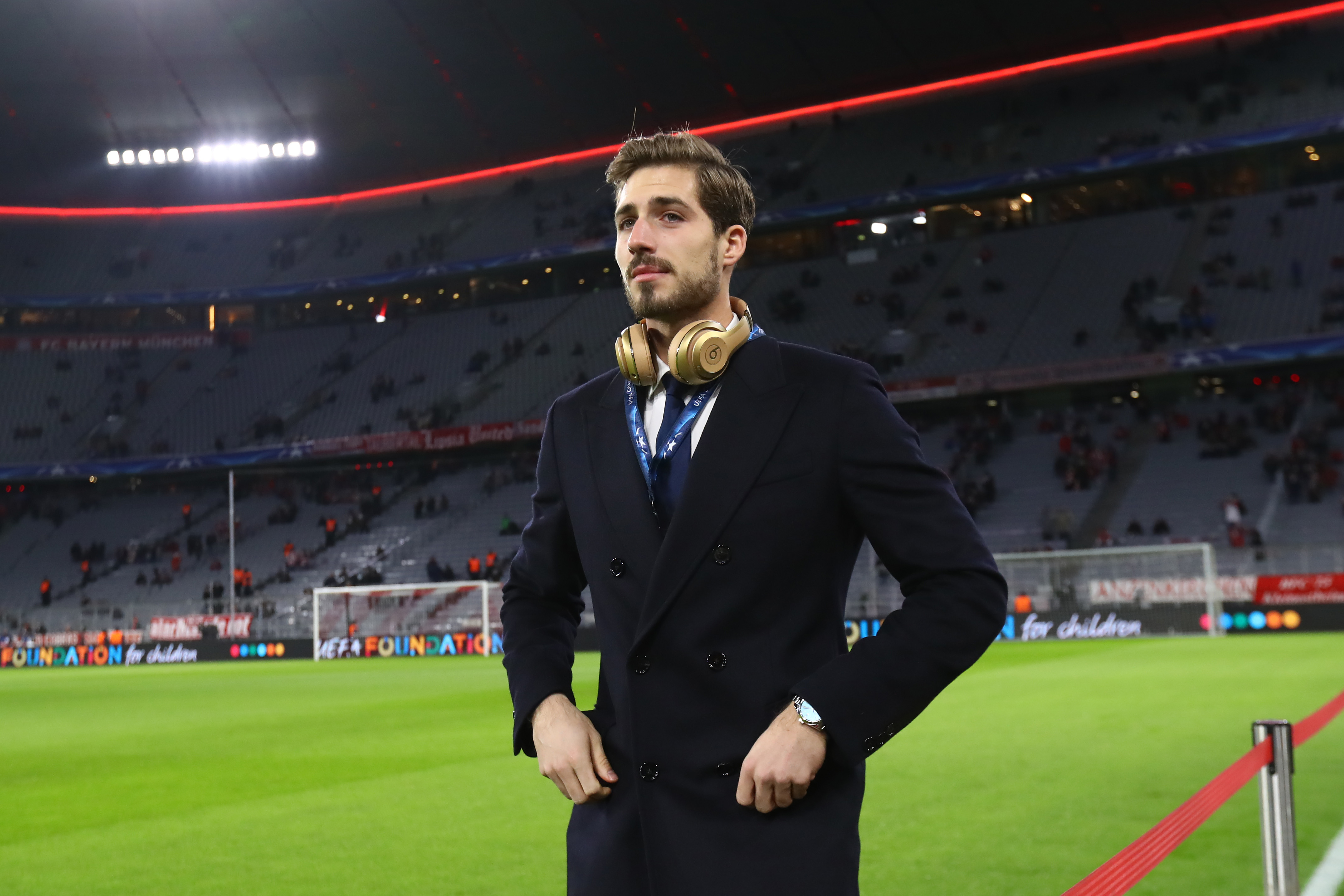 MUNICH, GERMANY - DECEMBER 05: Kevin Trapp of PSG looks on prior to the UEFA Champions League group B match between Bayern Muenchen and Paris Saint-Germain at Allianz Arena on December 5, 2017 in Munich, Germany. (Photo by Alexander Hassenstein/Bongarts/Getty Images)