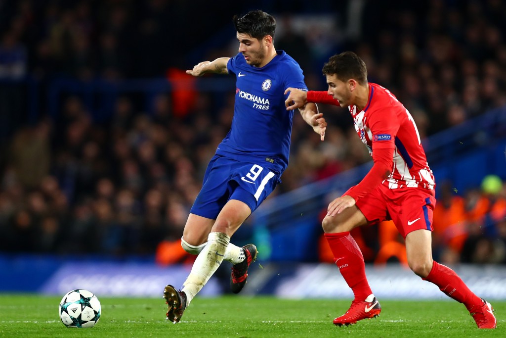 LONDON, ENGLAND - DECEMBER 05: Alvaro Morata of Chelsea is challenged by Saul Niguez of Atletico Madrid during the UEFA Champions League group C match between Chelsea FC and Atletico Madrid at Stamford Bridge on December 5, 2017 in London, United Kingdom. (Photo by Clive Rose/Getty Images)
