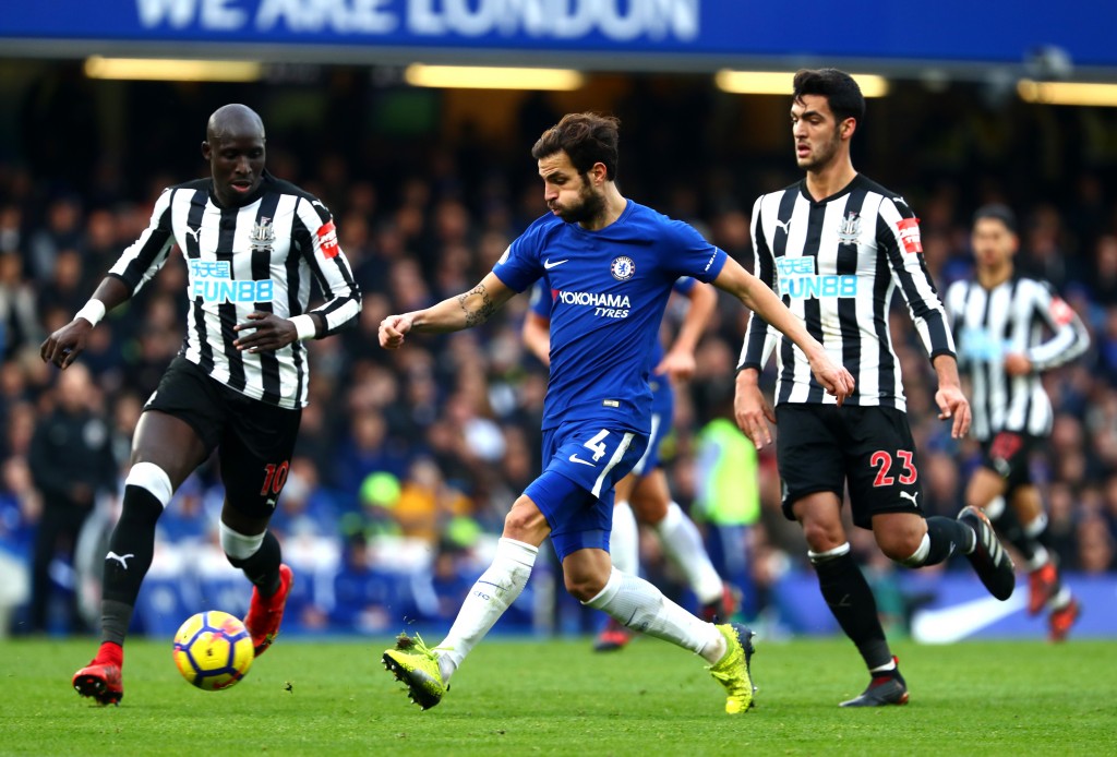 LONDON, ENGLAND - DECEMBER 02: Cesc Fabregas of Chelsea is challenged by Mohamed Diame of Newcastle United during the Premier League match between Chelsea and Newcastle United at Stamford Bridge on December 2, 2017 in London, England. (Photo by Clive Rose/Getty Images)