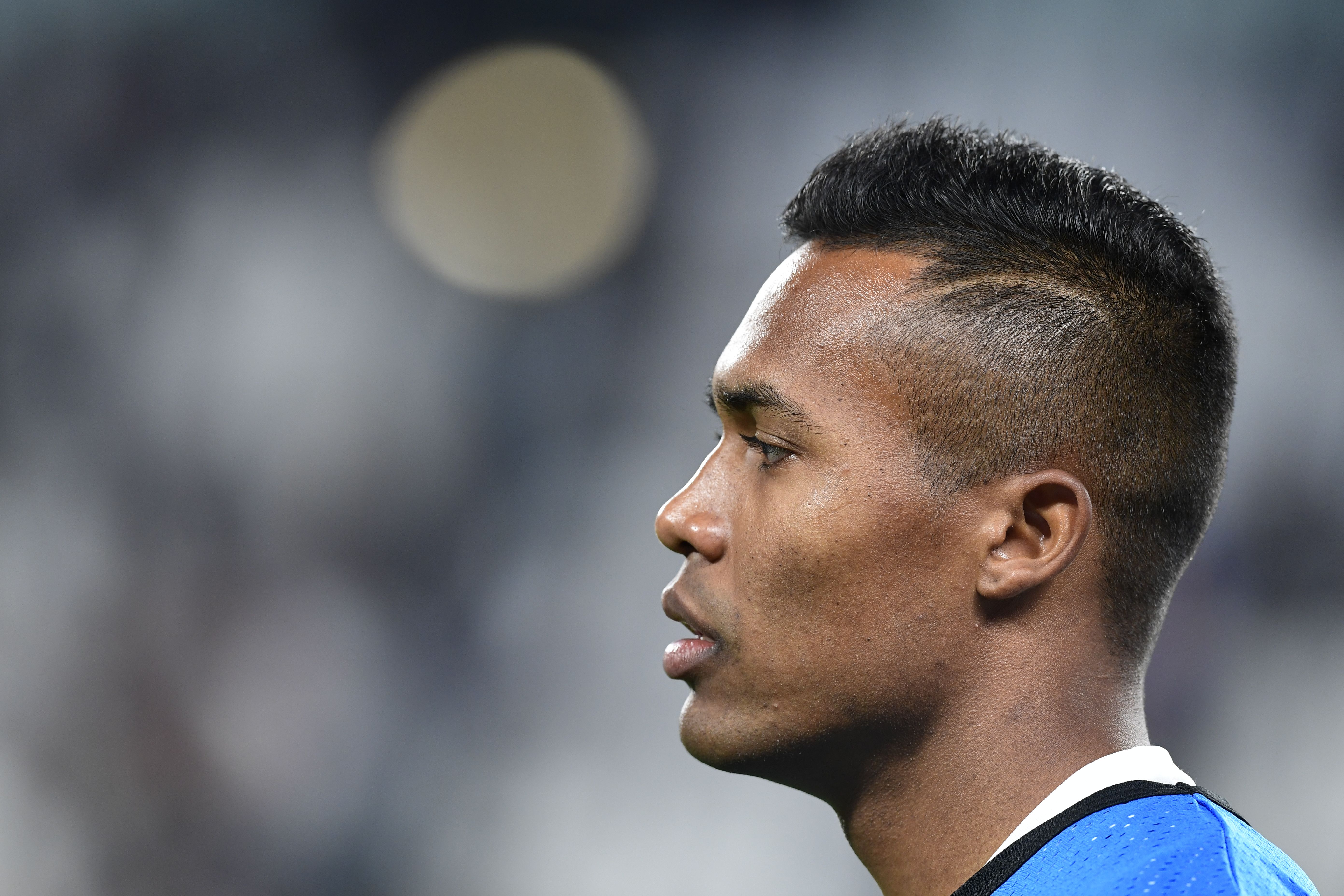 Juventus' defender from Brazil Alex Sandro warms up before the UEFA Champion's League Group D football match Juventus vs Olympiacos on September 27, 2017 at the Juventus stadium in Turin. / AFP PHOTO / Miguel MEDINA (Photo credit should read MIGUEL MEDINA/AFP/Getty Images)