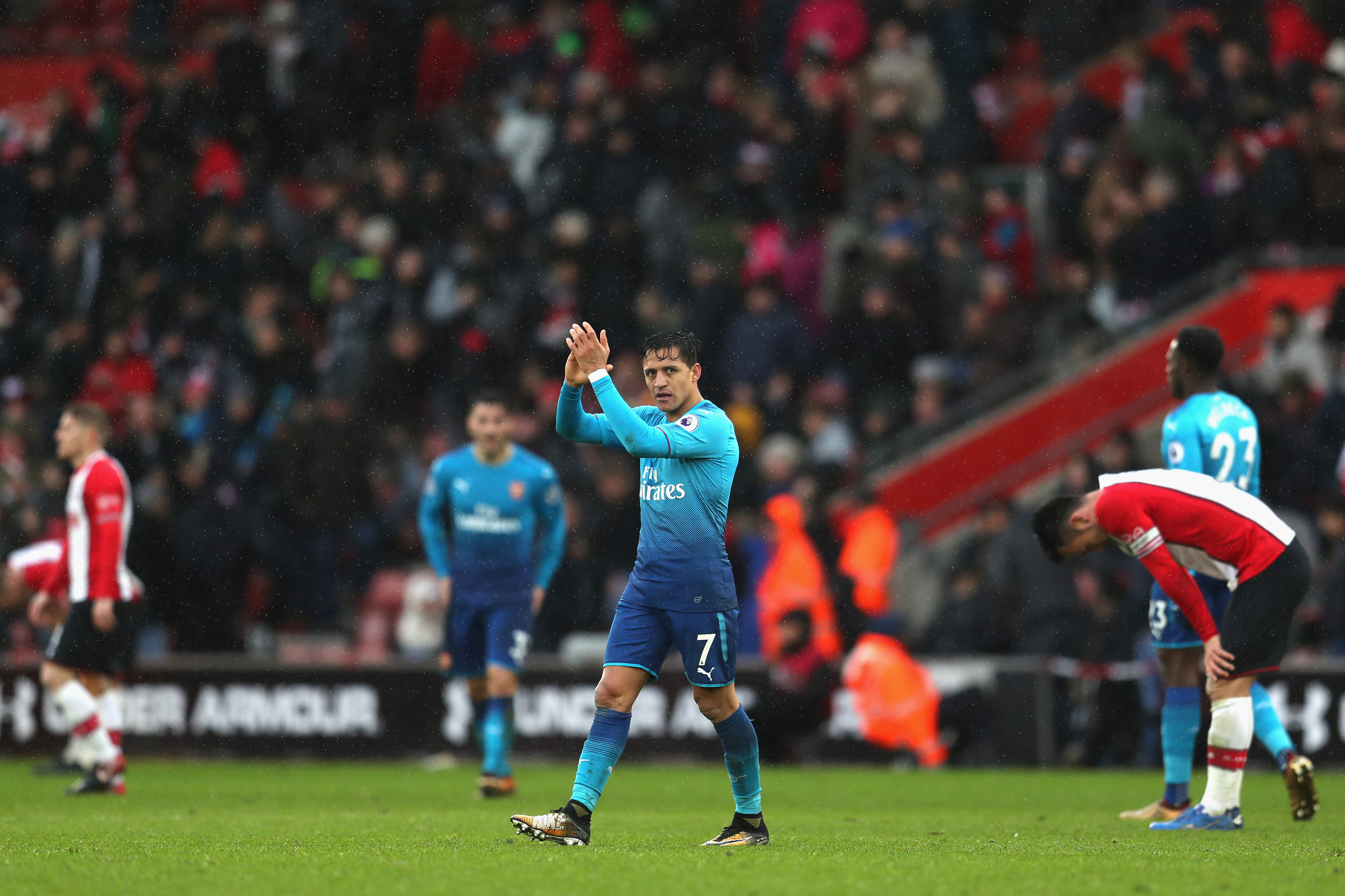 SOUTHAMPTON, ENGLAND - DECEMBER 10: Alexis Sanchez of Arsenal shows appreciation to the fans following the Premier League match between Southampton and Arsenal at St Mary's Stadium on December 9, 2017 in Southampton, England. (Photo by Catherine Ivill/Getty Images)