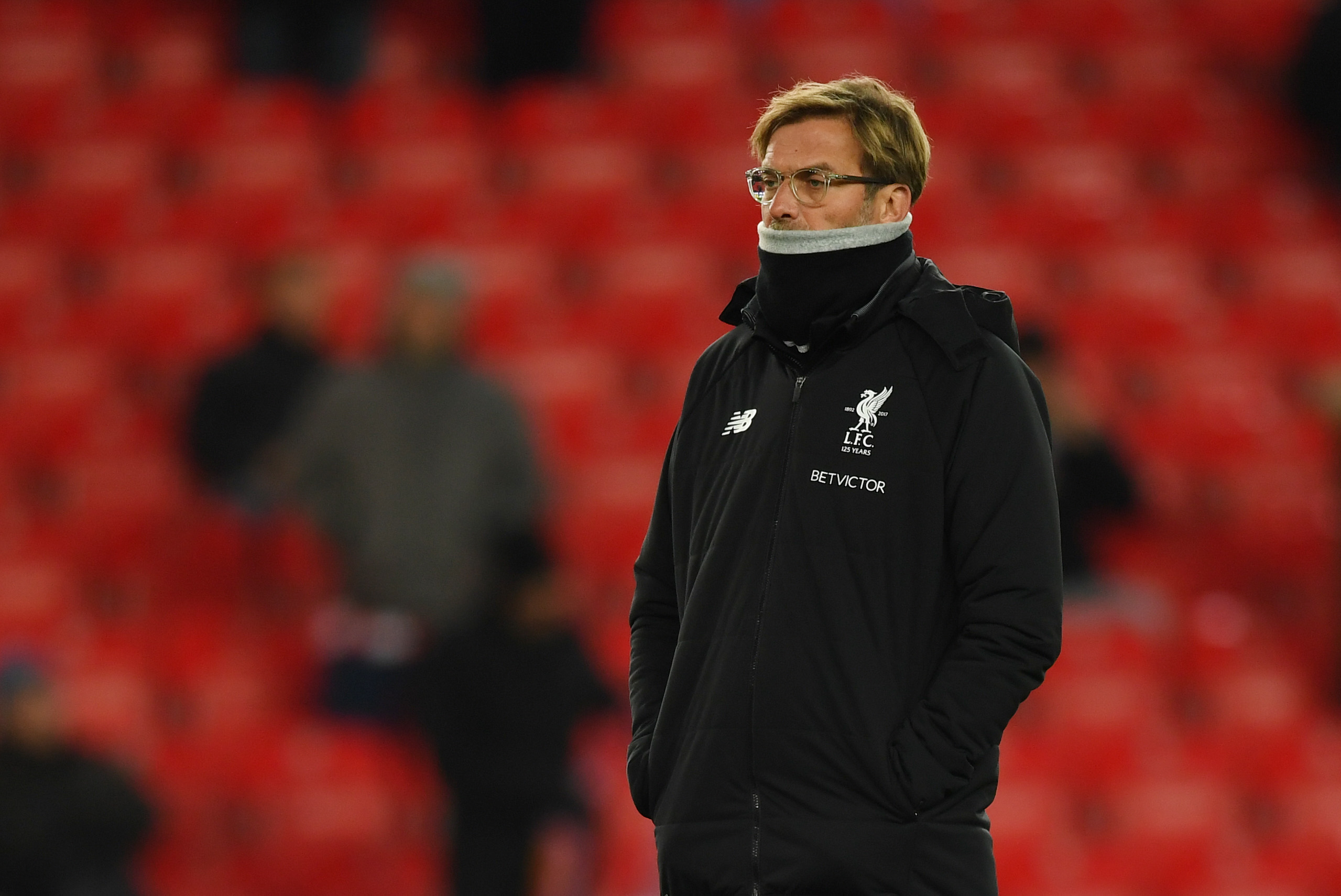 STOKE ON TRENT, ENGLAND - NOVEMBER 29: Jurgen Klopp, Manager of Liverpool watches his team warm up prior to the Premier League match between Stoke City and Liverpool at Bet365 Stadium on November 29, 2017 in Stoke on Trent, England. (Photo by Gareth Copley/Getty Images)