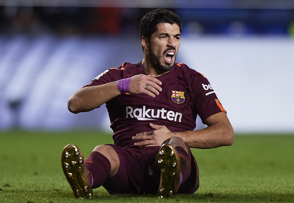 VILLARREAL, SPAIN - DECEMBER 10: Luis Suarez of Barcelona reacts on the pitch during the La Liga match between Villarreal and Barcelona at Estadio La Ceramica on December 10, 2017 in Villarreal, Spain. (Photo by Fotopress/Getty Images)