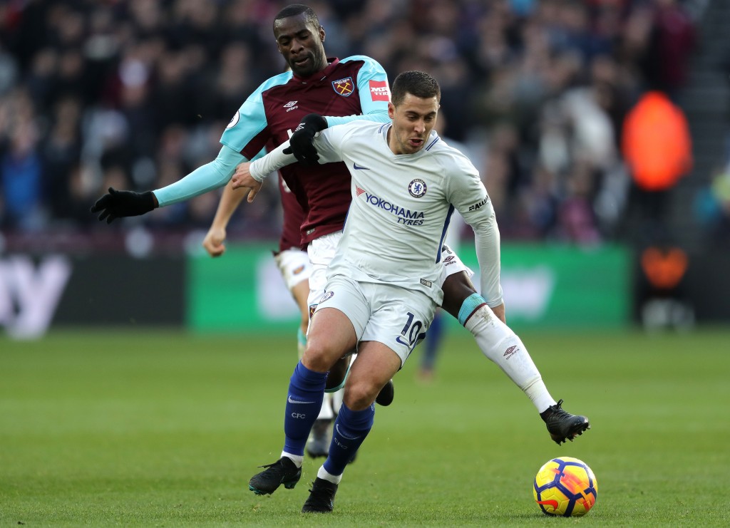 LONDON, ENGLAND - DECEMBER 09: Eden Hazard of Chelsea is challenged by Pedro Obiang of West Ham United during the Premier League match between West Ham United and Chelsea at London Stadium on December 9, 2017 in London, England. (Photo by Richard Heathcote/Getty Images) *** Local Caption *** Pedro Obiang; Eden Hazard