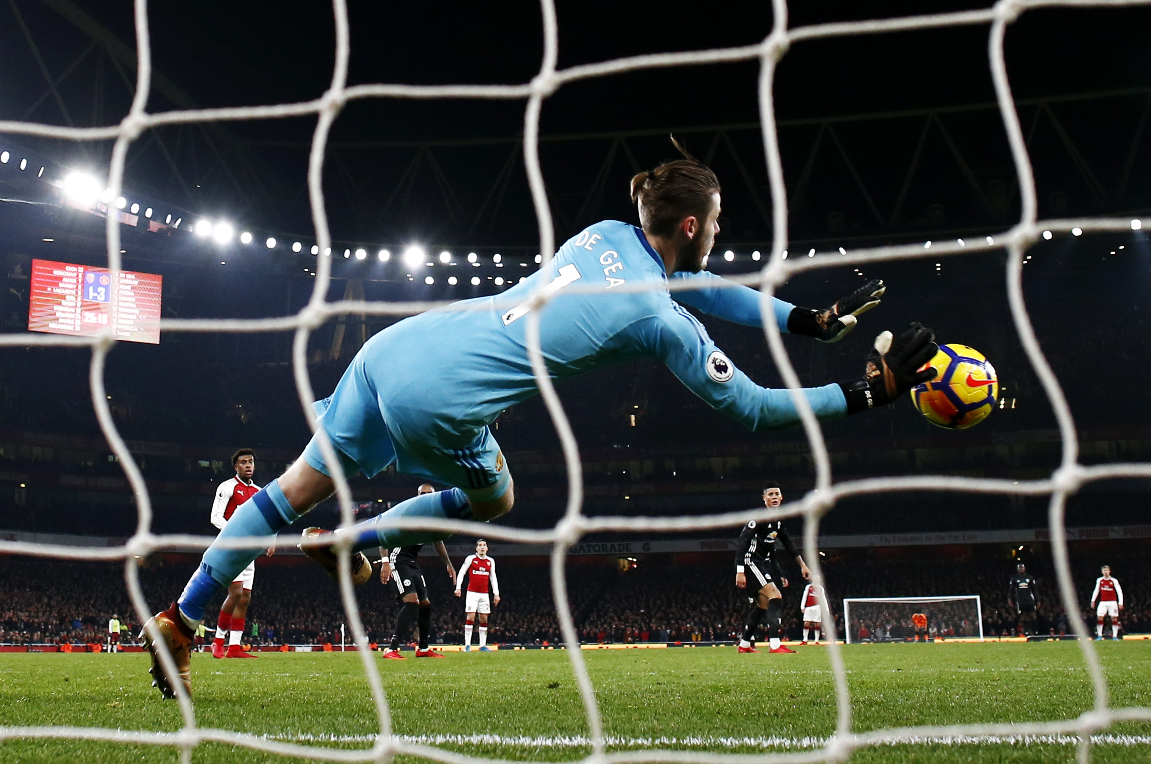 LONDON, ENGLAND - DECEMBER 02: David De Gea of Manchester United makes a save during the Premier League match between Arsenal and Manchester United at Emirates Stadium on December 2, 2017 in London, England.  (Photo by Julian Finney/Getty Images)
