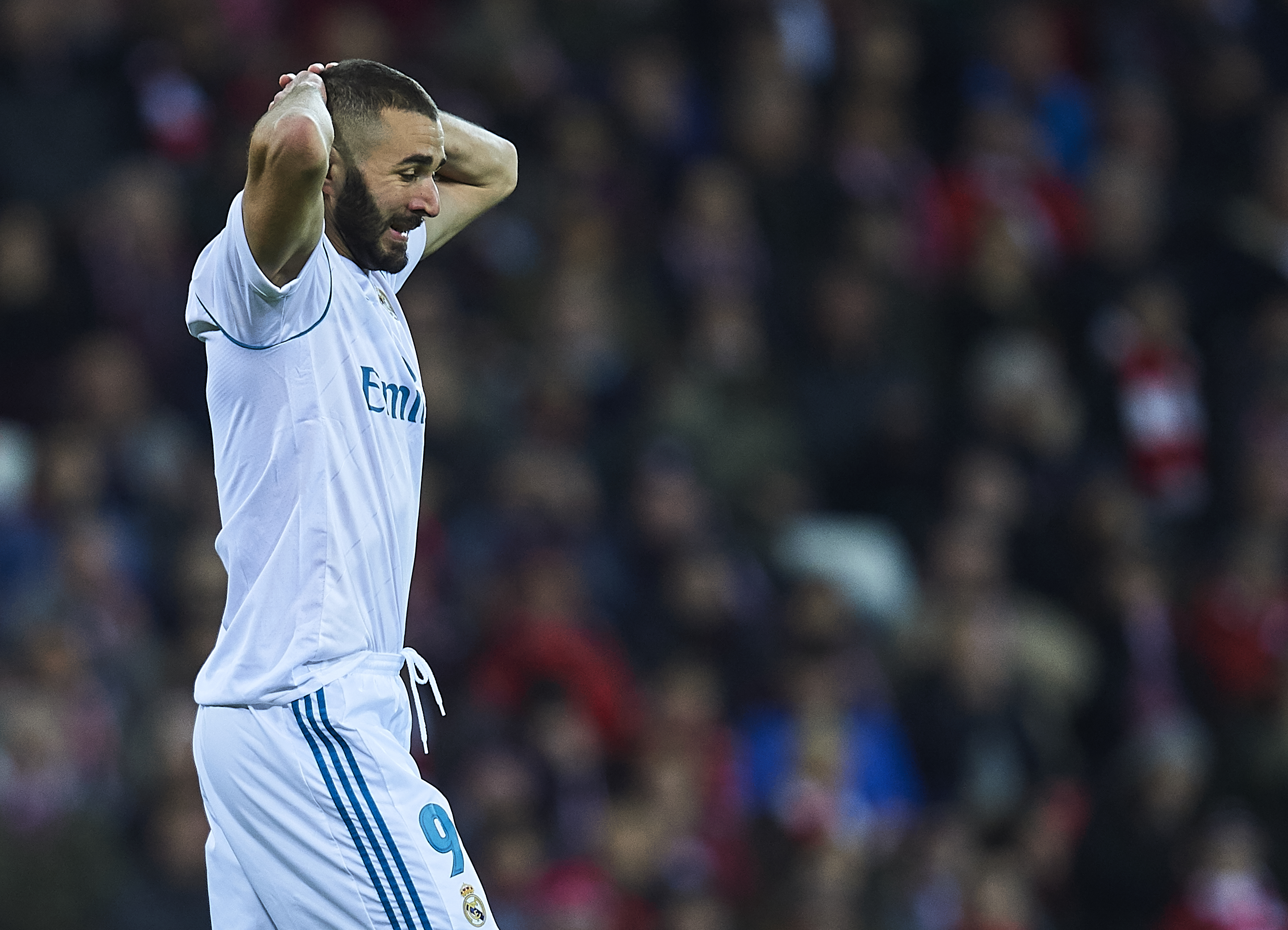 BILBAO, SPAIN - DECEMBER 02:  Karim Benzema of Real Madrid CF reacts during the La Liga match between Athletic Club and Real Madrid at Estadio de San Mames on December 2, 2017 in Bilbao, Spain.  (Photo by Juan Manuel Serrano Arce/Getty Images)