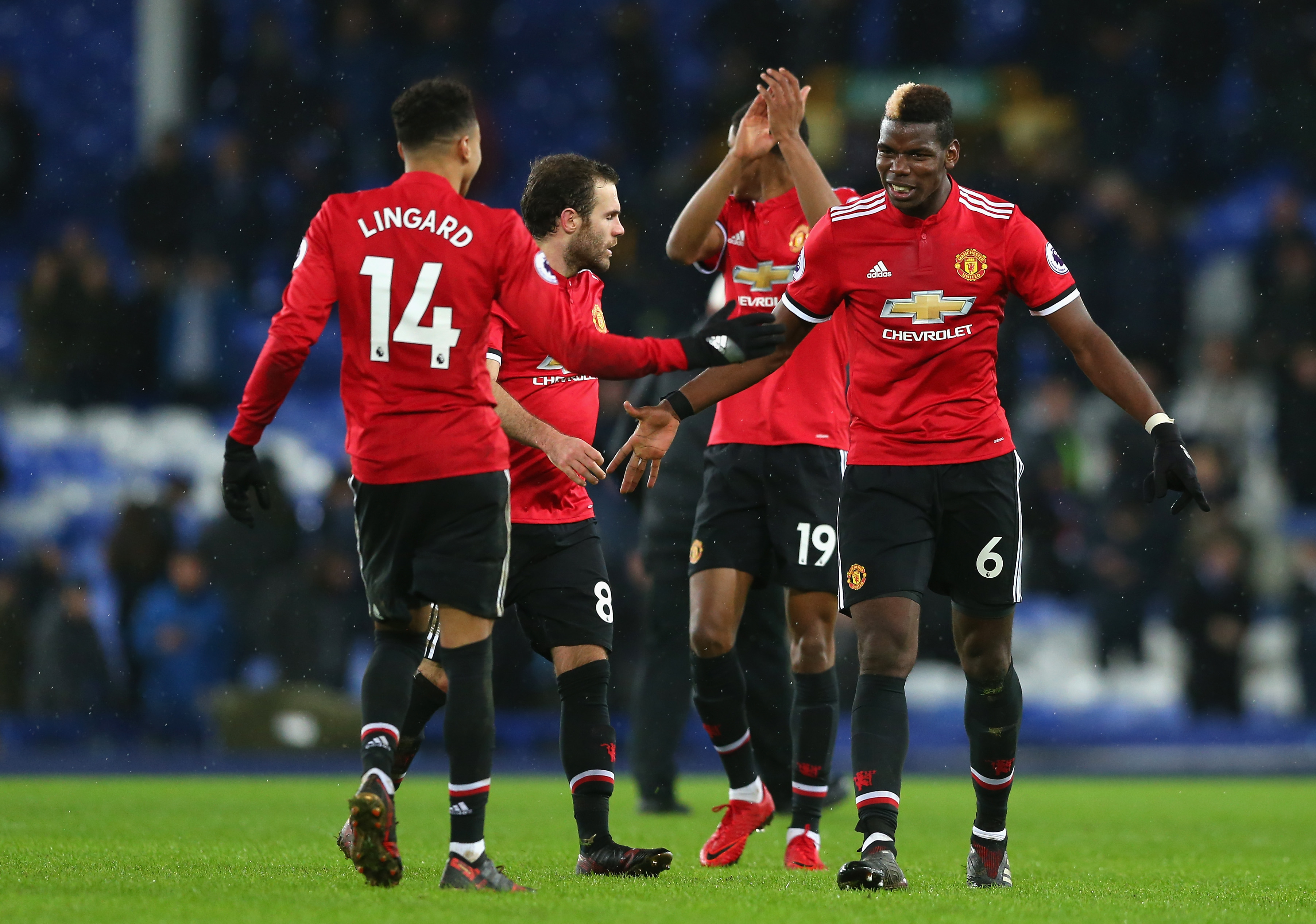LIVERPOOL, ENGLAND - JANUARY 01:  Paul Pogba and Jesse Lingard of Manchester United celebrate victory during the Premier League match between Everton and Manchester United at Goodison Park on January 1, 2018 in Liverpool, England.  (Photo by Jan Kruger/Getty Images)
