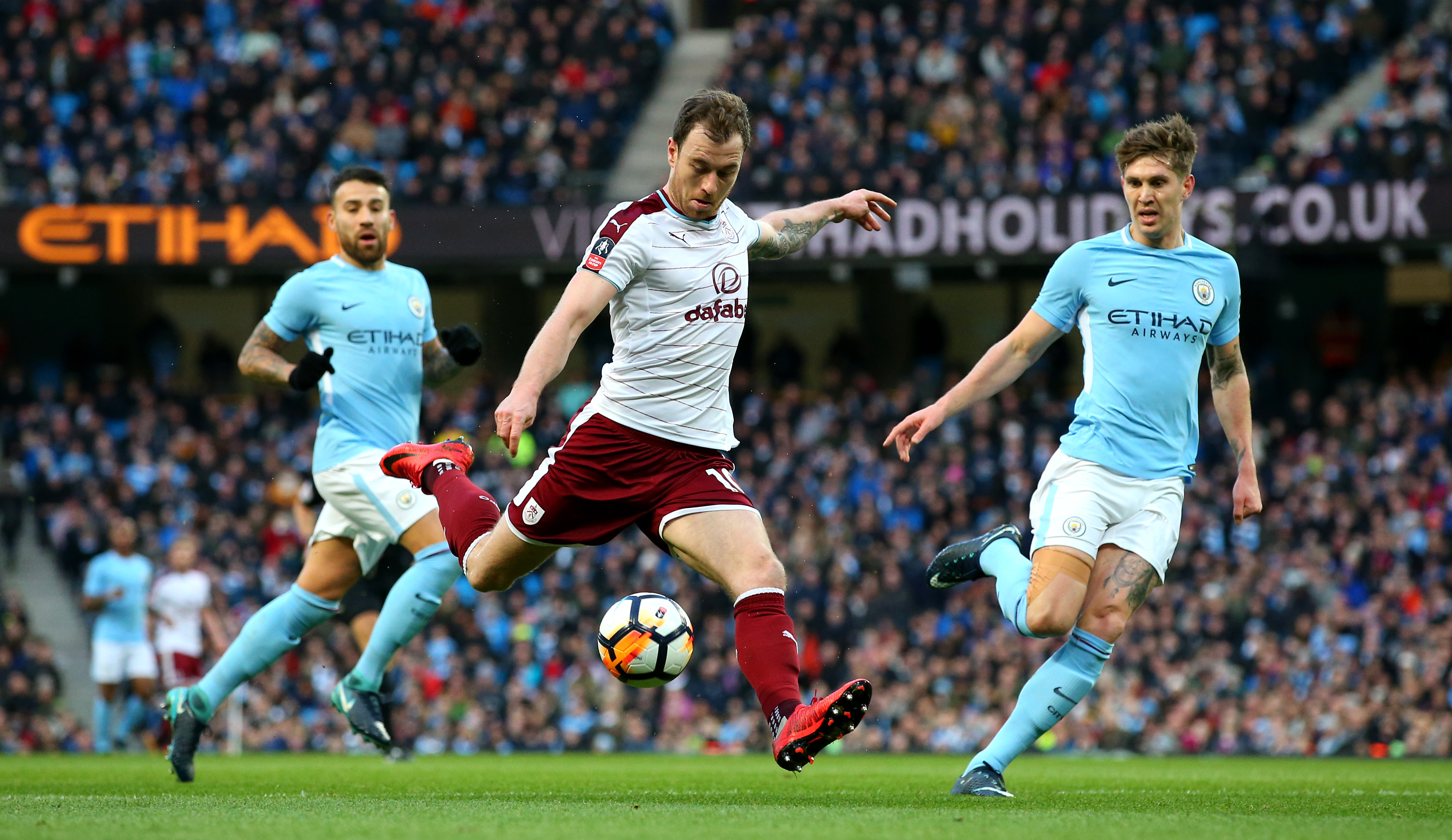MANCHESTER, ENGLAND - JANUARY 06: Ashley Barnes of Burnley scores the first goal during the The Emirates FA Cup Third Round match between Manchester City and Burnley at Etihad Stadium on January 6, 2018 in Manchester, England. (Photo by Alex Livesey/Getty Images)