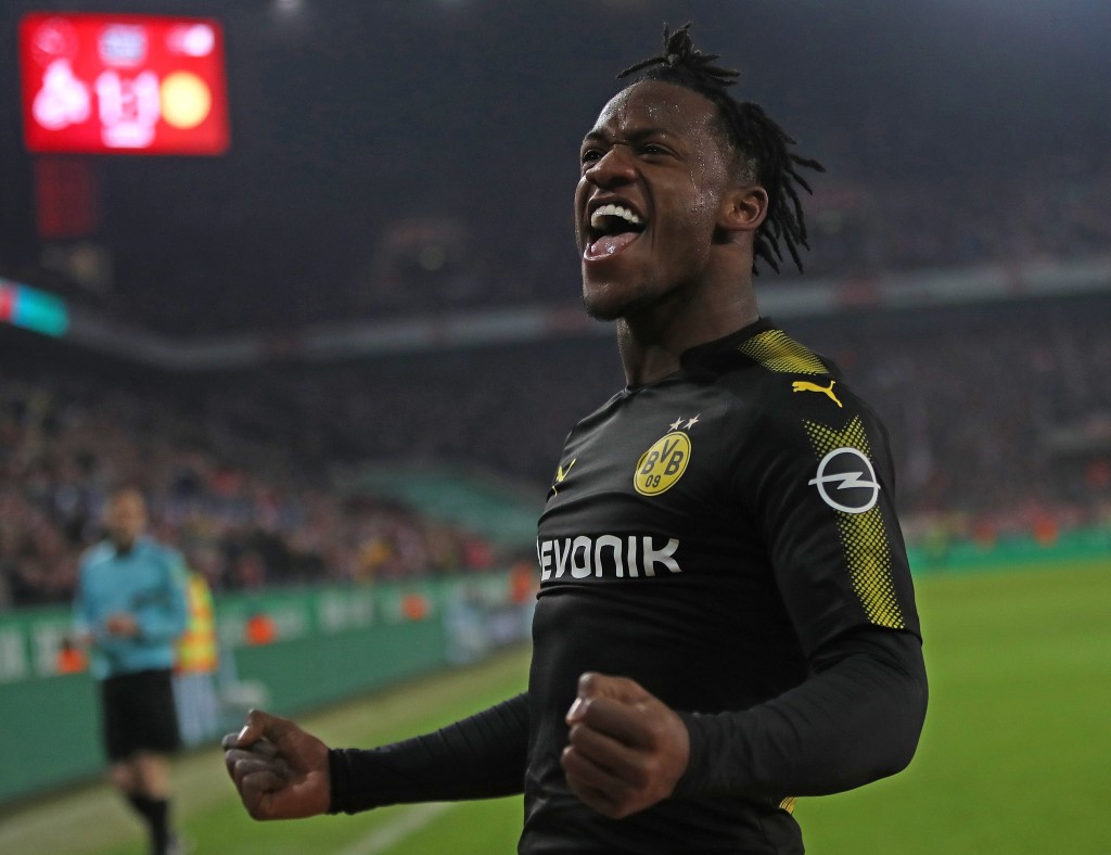 COLOGNE, GERMANY - FEBRUARY 02: Michy Batshuayi of Dortmund celebrates scoring his second goal on his debut during the Bundesliga match between 1. FC Koeln and Borussia Dortmund at RheinEnergieStadion on February 2, 2018 in Cologne, Germany. (Photo by Alex Grimm/Bongarts/Getty Images)