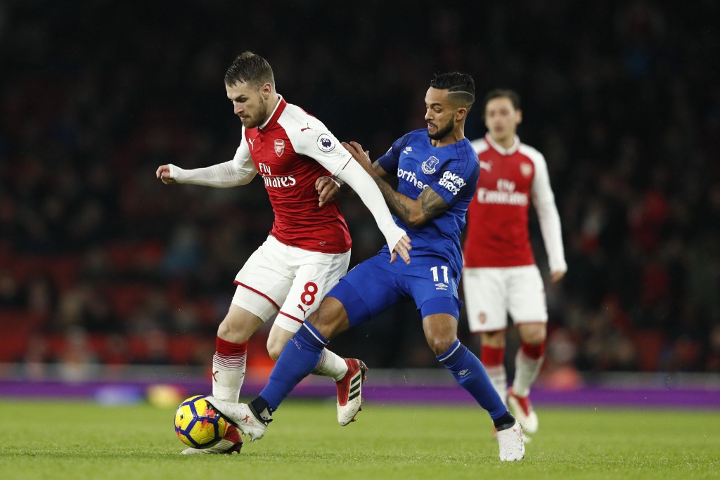 Everton's English striker Theo Walcott (R) vies with Arsenal's Welsh midfielder Aaron Ramsey during the English Premier League football match between Arsenal and Everton at the Emirates Stadium in London on February 3, 2018. / AFP PHOTO / Adrian DENNIS / RESTRICTED TO EDITORIAL USE. No use with unauthorized audio, video, data, fixture lists, club/league logos or 'live' services. Online in-match use limited to 75 images, no video emulation. No use in betting, games or single club/league/player publications. / (Photo credit should read ADRIAN DENNIS/AFP/Getty Images)