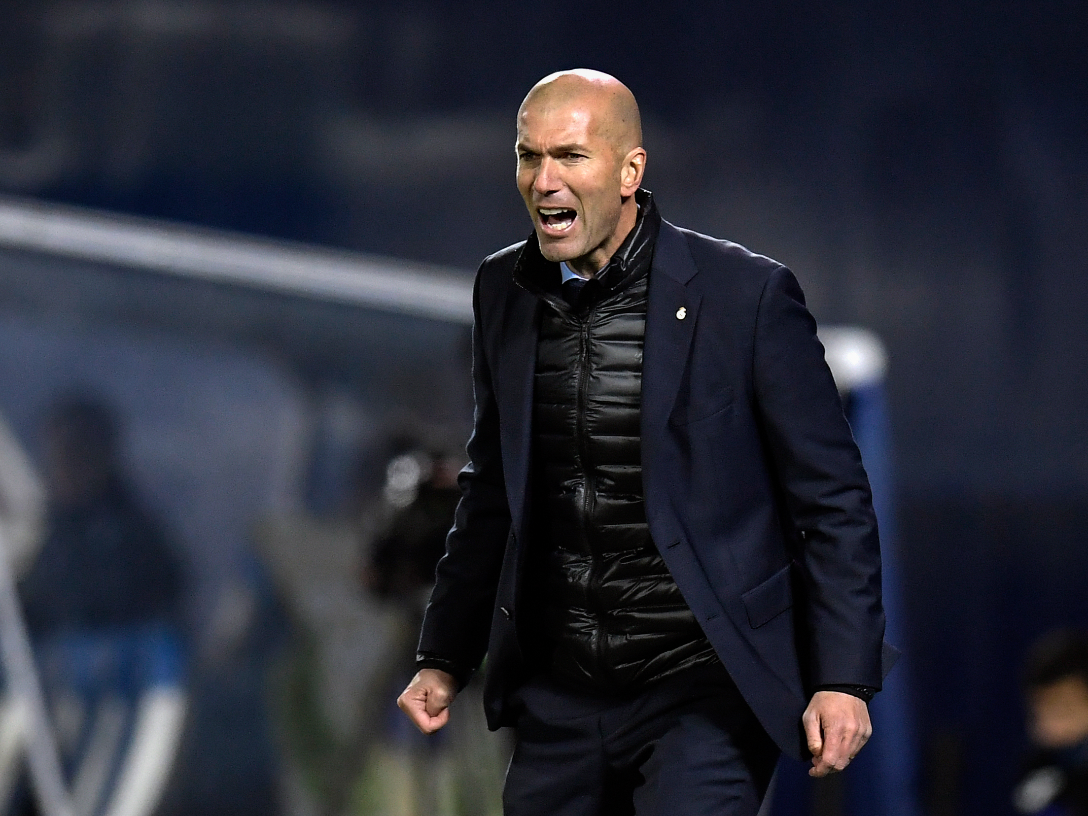 Real Madrid's French coach Zinedine Zidane gestures during the Spanish league football match Club Deportivo Leganes SAD against Real Madrid CF at the Estadio Municipal Butarque in Leganes on the outskirts of Madrid on February 21, 2018. / AFP PHOTO / OSCAR DEL POZO (Photo credit should read OSCAR DEL POZO/AFP/Getty Images)