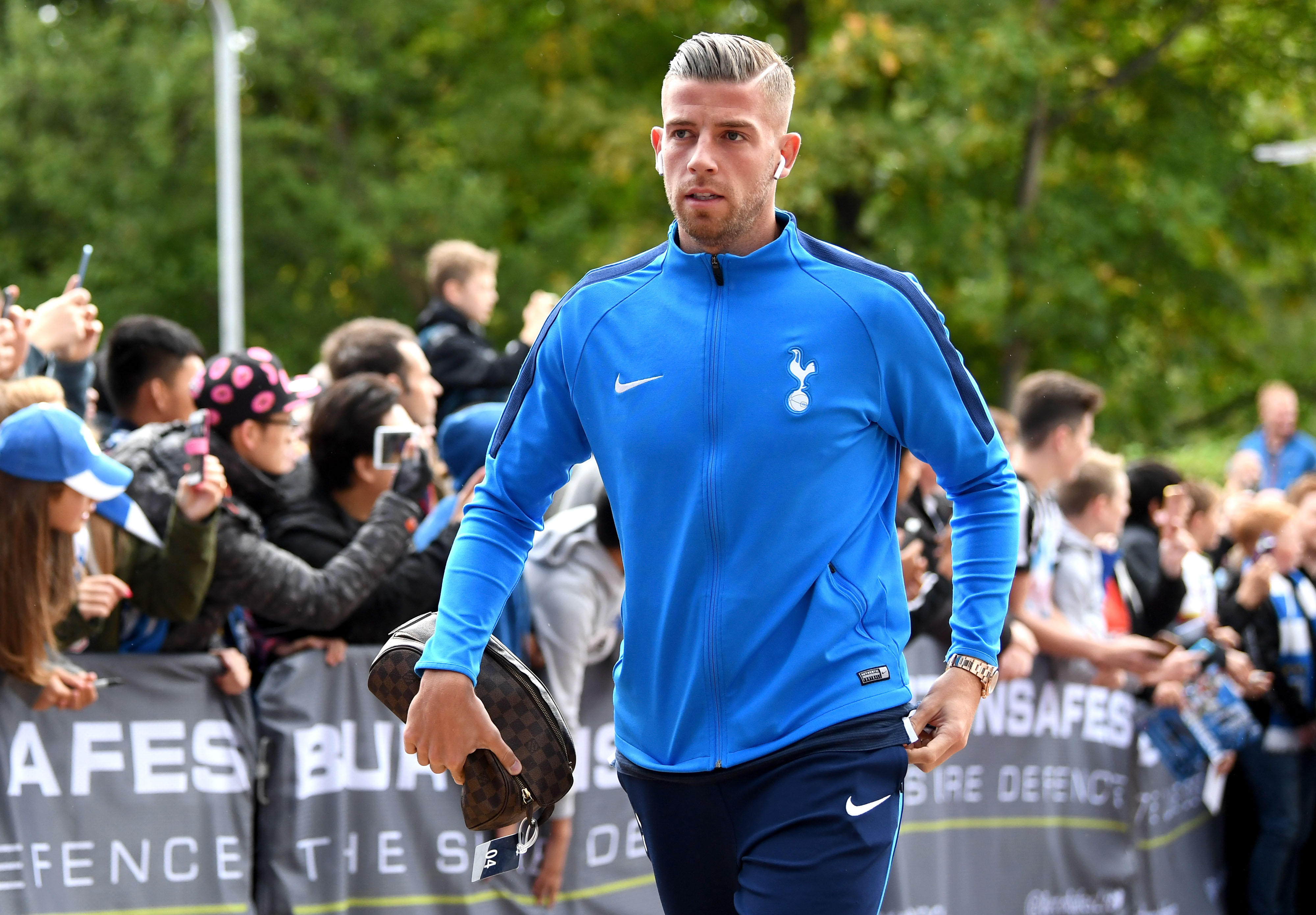 HUDDERSFIELD, ENGLAND - SEPTEMBER 30: Toby Alderweireld of Tottenham Hotspur arrives at the stadium prior to the Premier League match between Huddersfield Town and Tottenham Hotspur at John Smith's Stadium on September 30, 2017 in Huddersfield, England. (Photo by Michael Regan/Getty Images)
